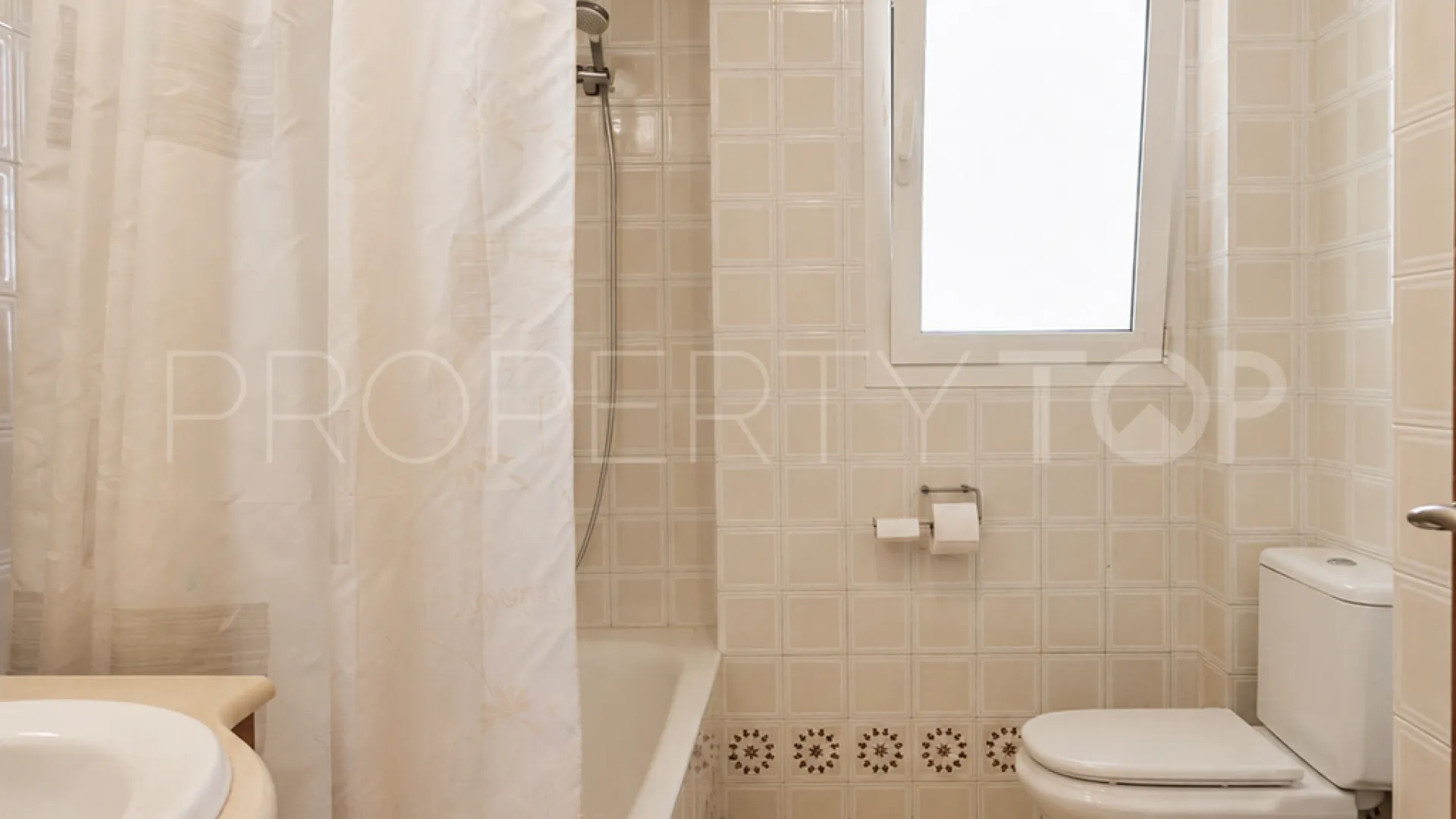 Apartamento en venta con 4 dormitorios en Playa Bajadilla - Puertos