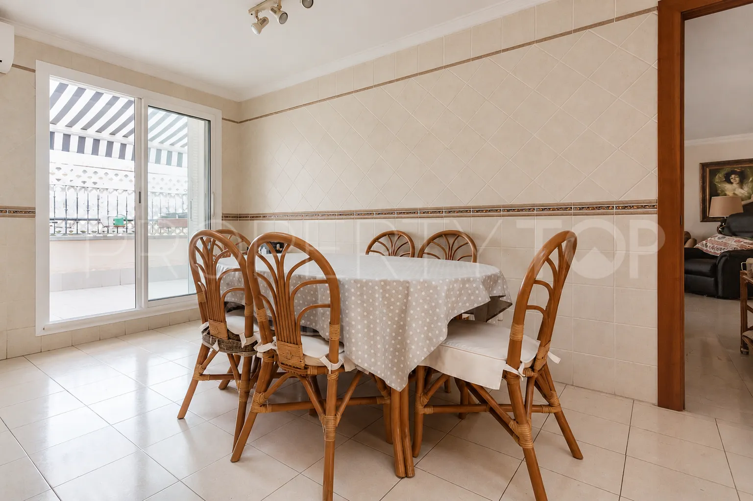 Apartamento en venta con 4 dormitorios en Playa Bajadilla - Puertos
