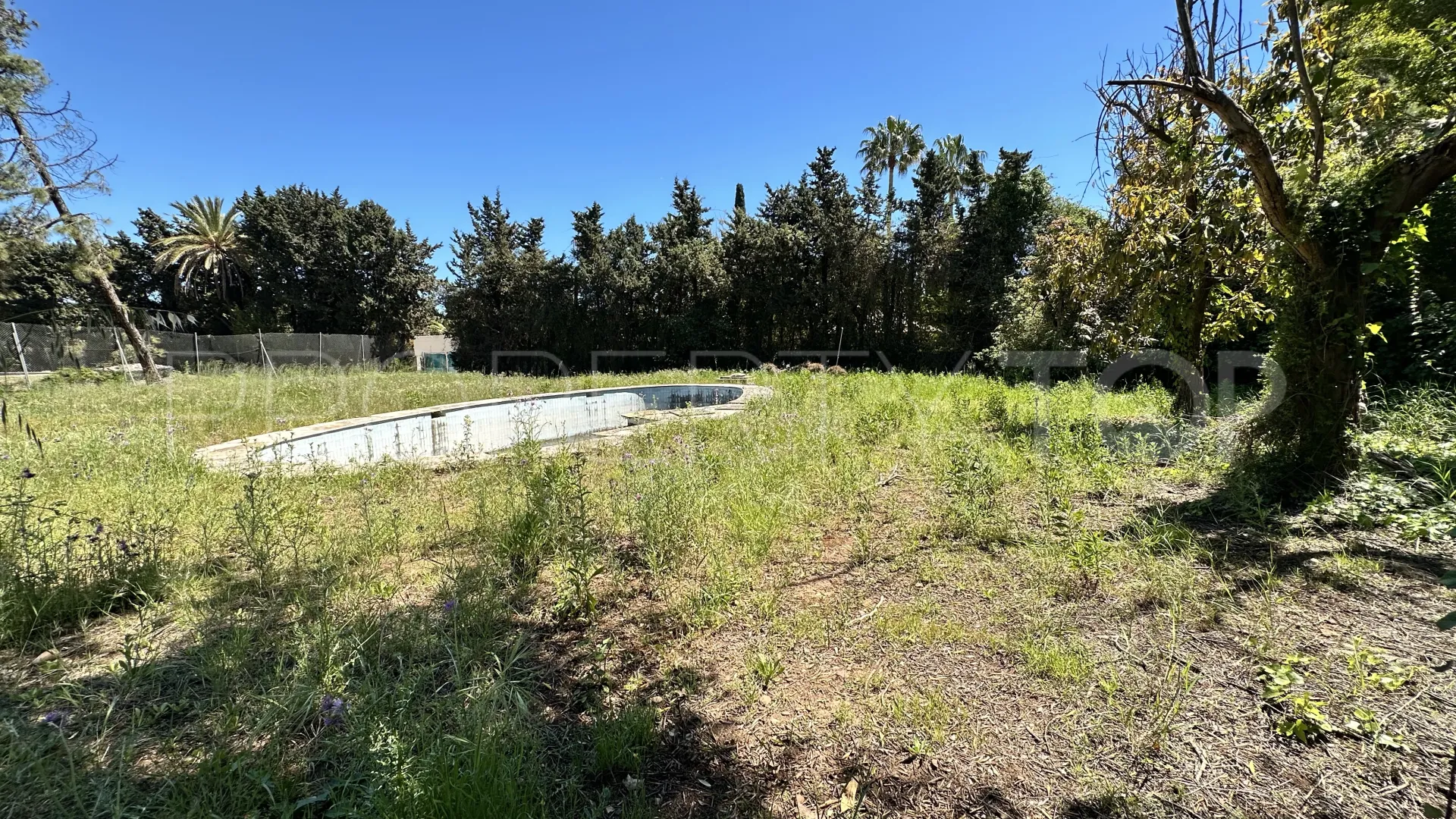 Plot for sale in Guadalmina Baja