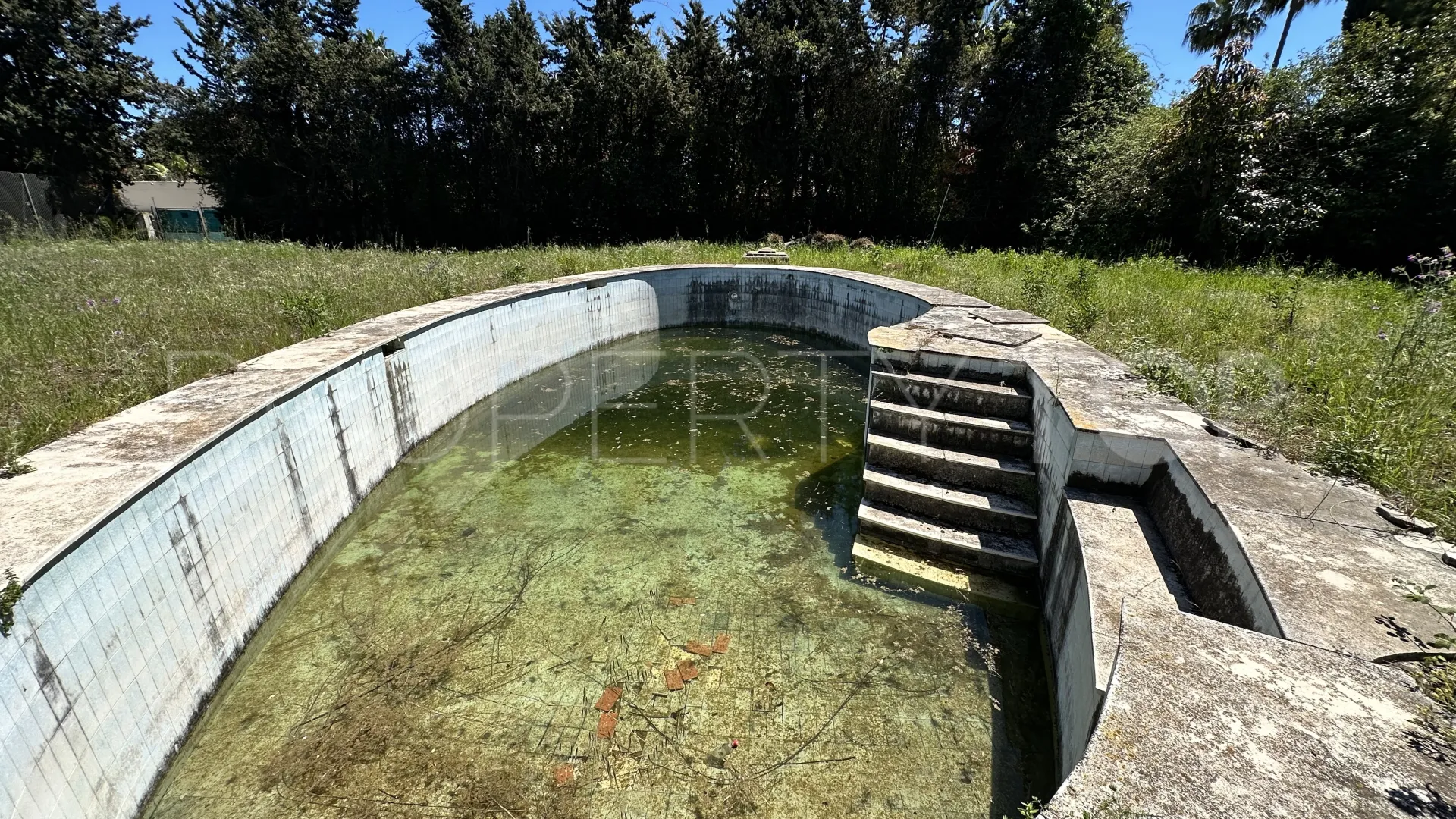 Plot for sale in Guadalmina Baja