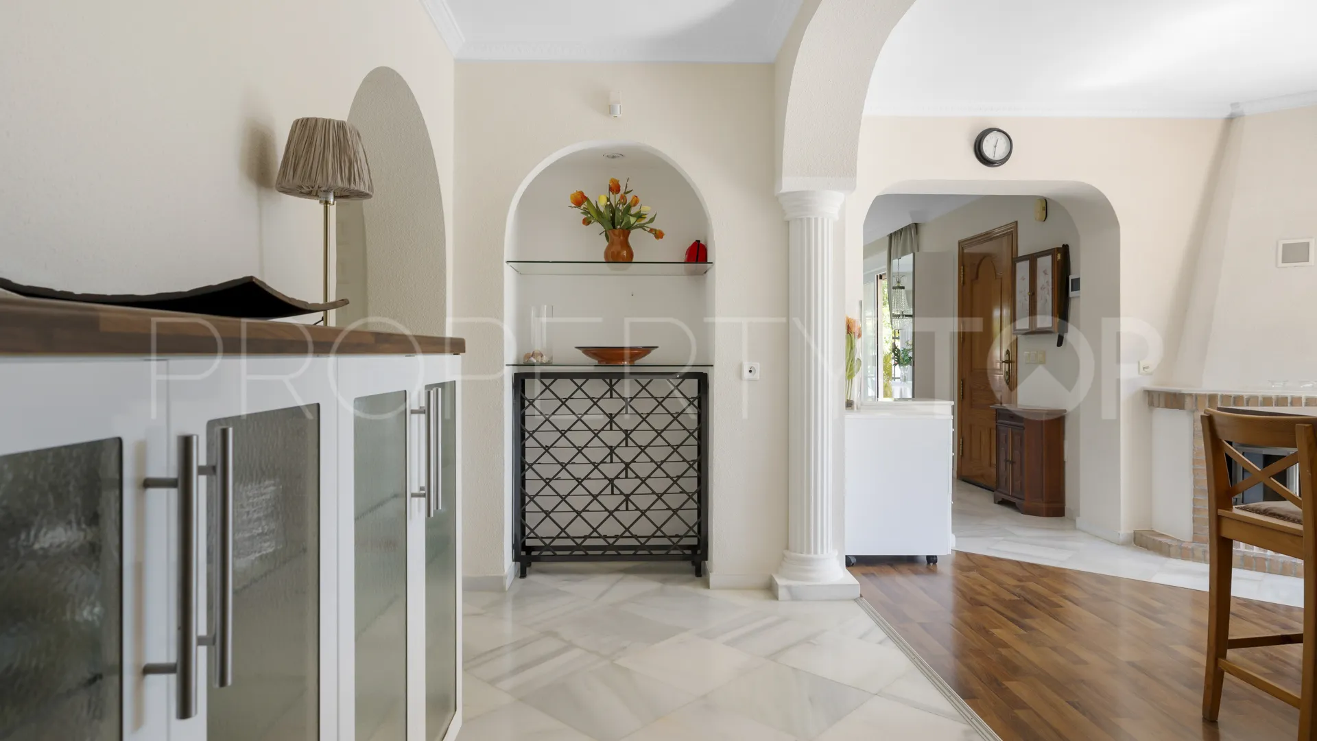 Villa for sale in Nueva Andalucia