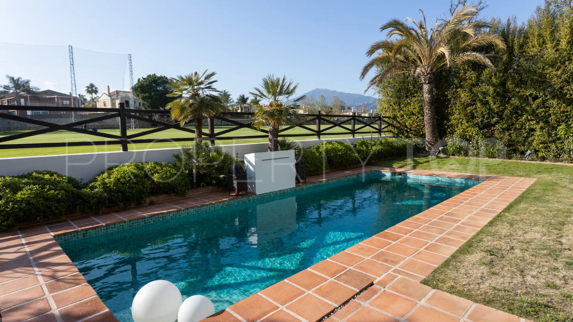 5 bedrooms Guadalmina Alta villa for sale