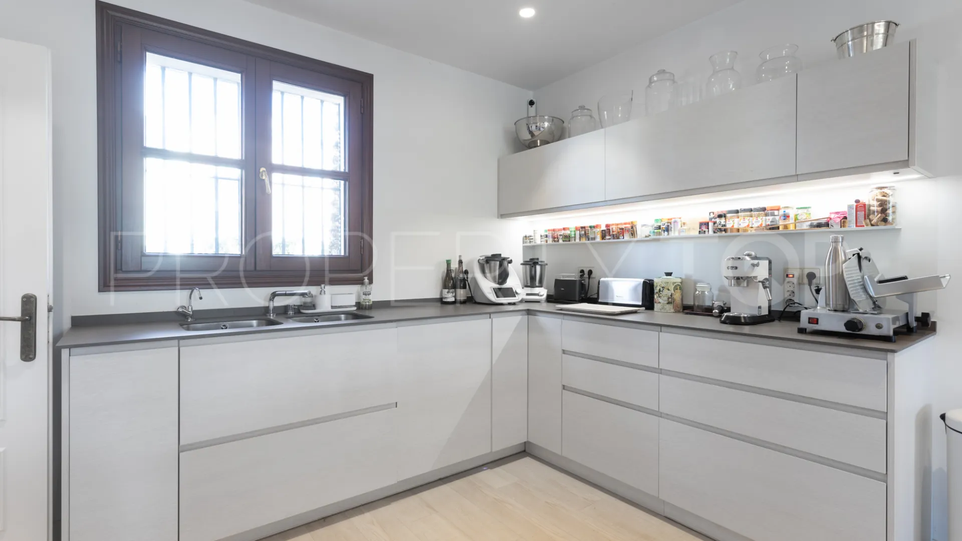 5 bedrooms Guadalmina Alta villa for sale