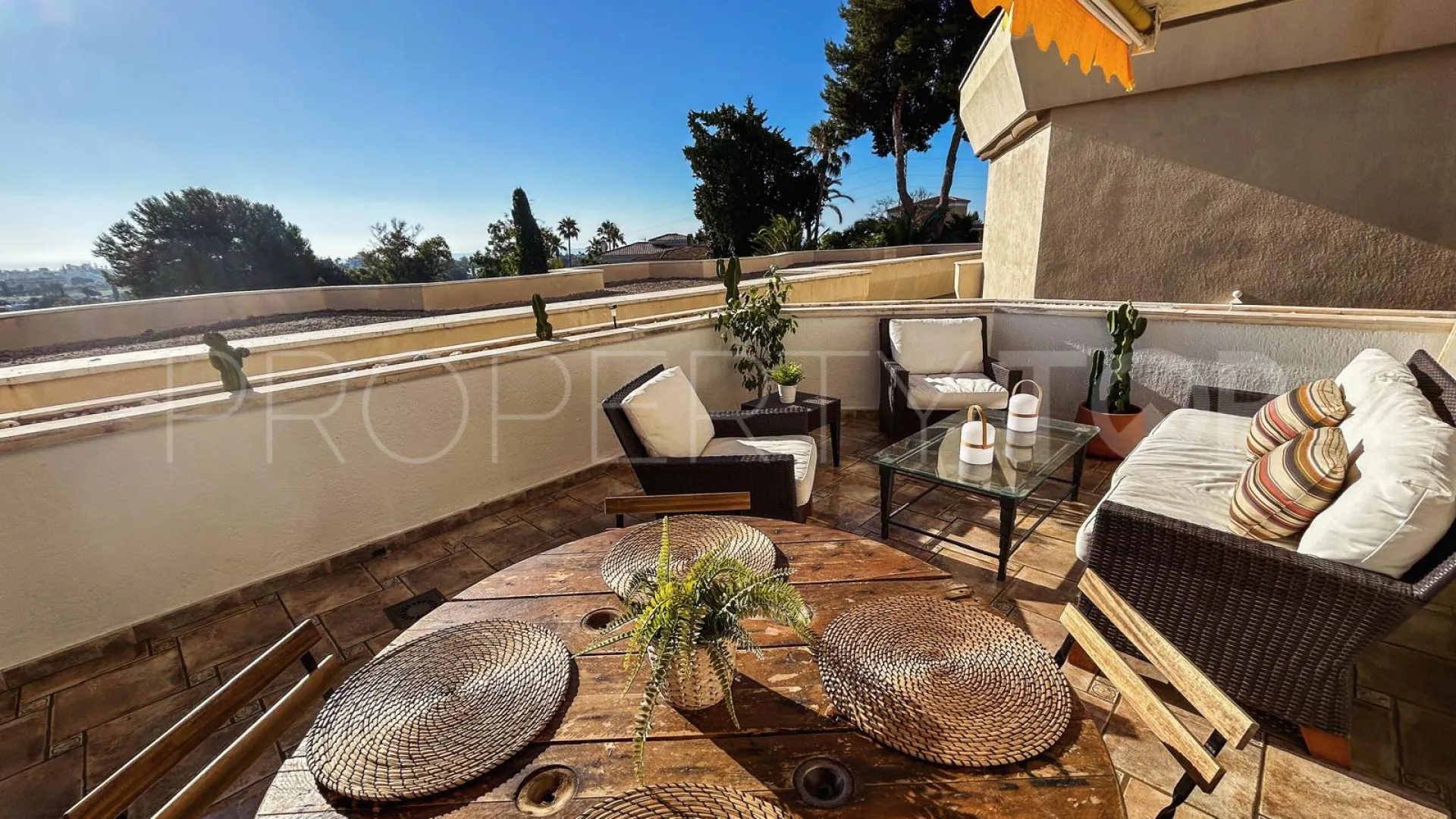 Se vende apartamento con 2 dormitorios en Atalaya