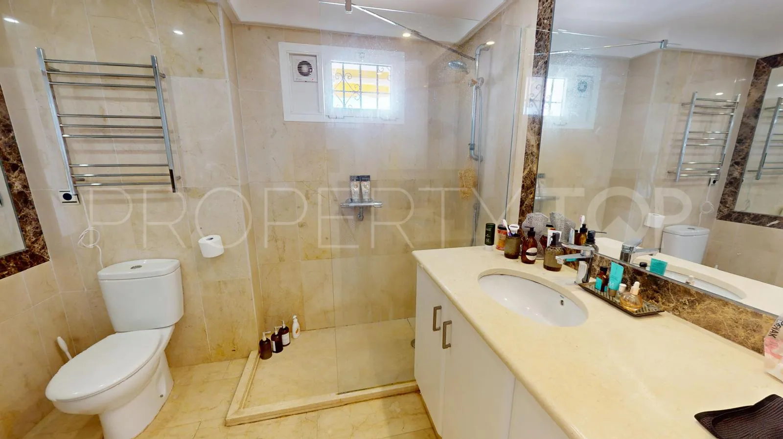 Se vende apartamento con 2 dormitorios en Atalaya