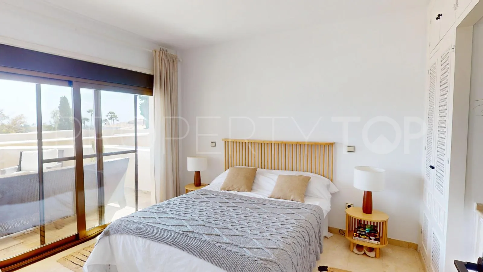 Se vende apartamento con 2 dormitorios en Atalaya