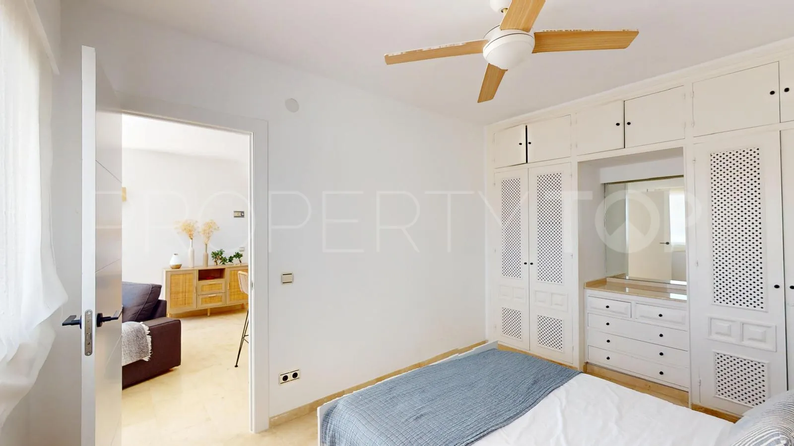 Se vende apartamento con 2 dormitorios en Atalaya