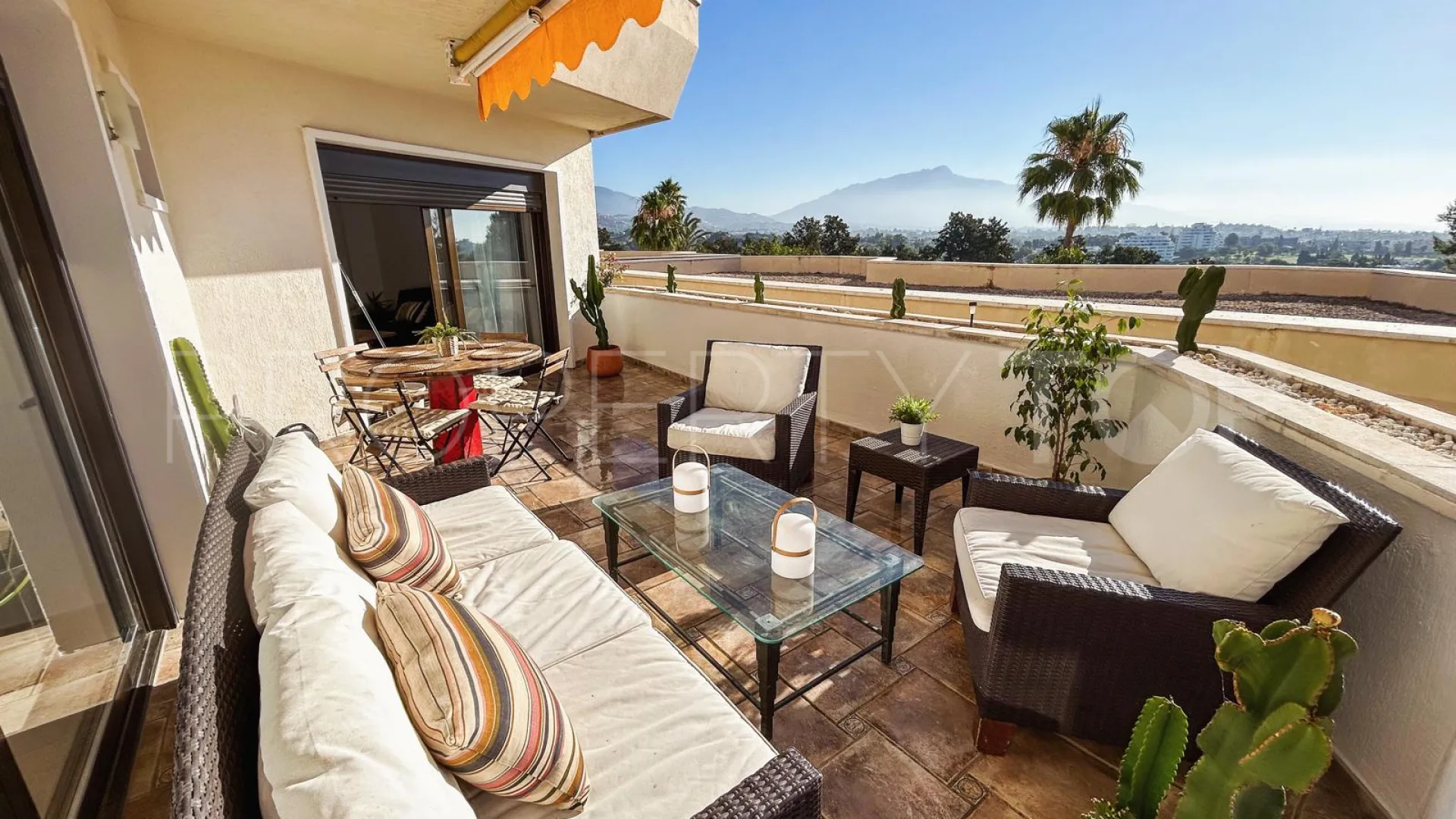 Se vende apartamento con 2 dormitorios en Atalaya