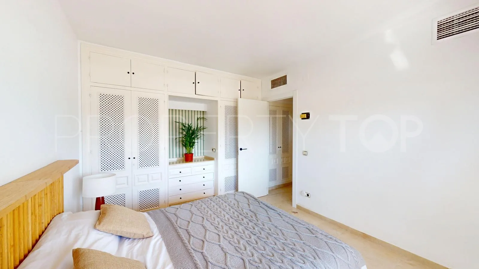 Se vende apartamento con 2 dormitorios en Atalaya