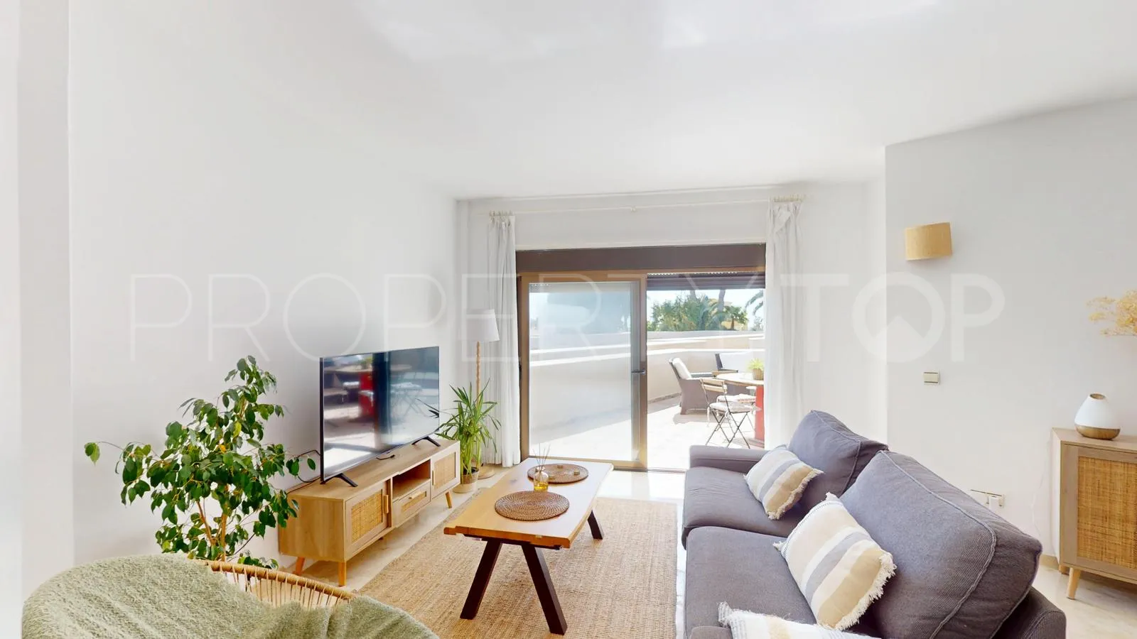 Se vende apartamento con 2 dormitorios en Atalaya