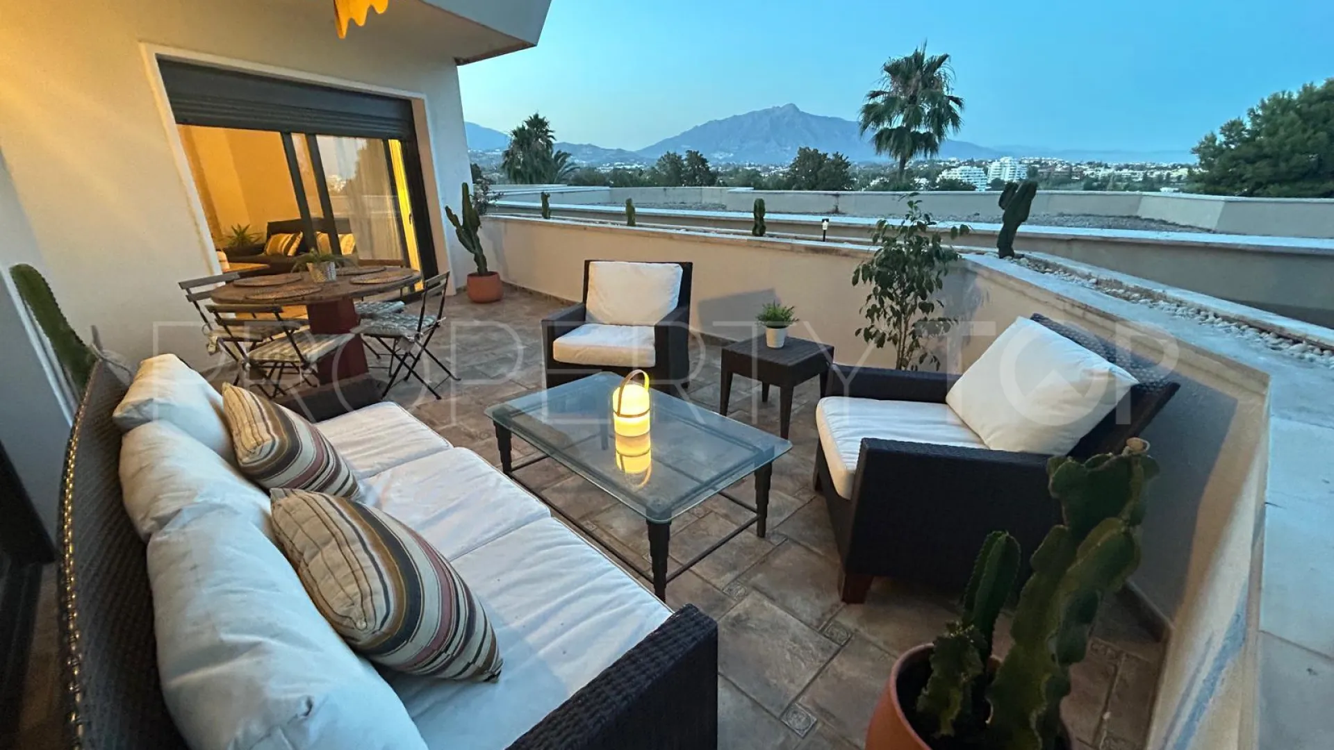 Se vende apartamento con 2 dormitorios en Atalaya