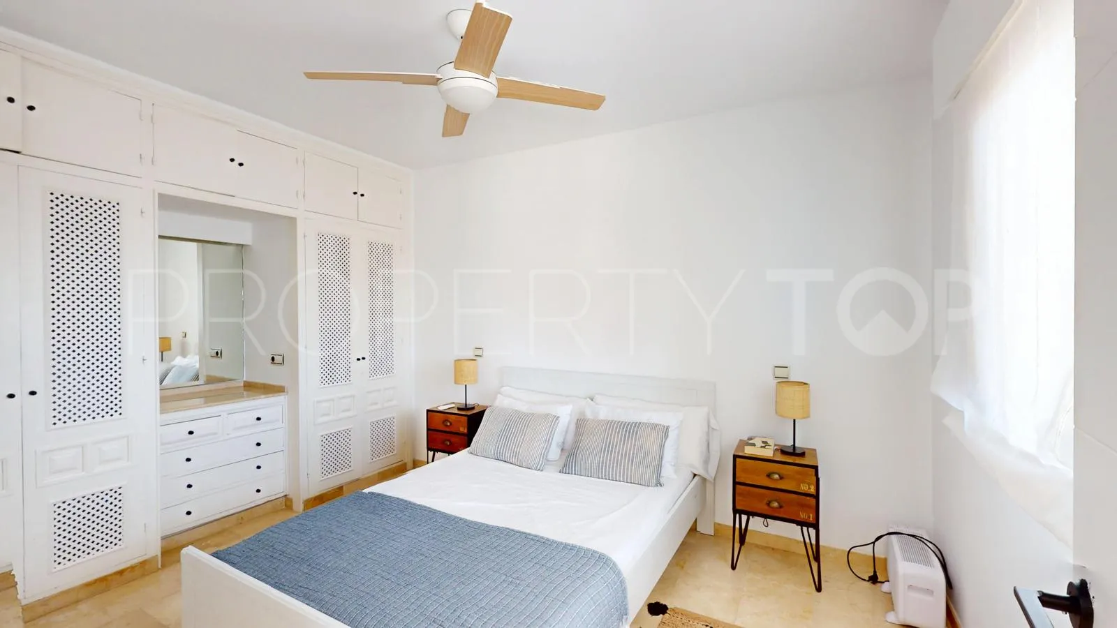 Se vende apartamento con 2 dormitorios en Atalaya