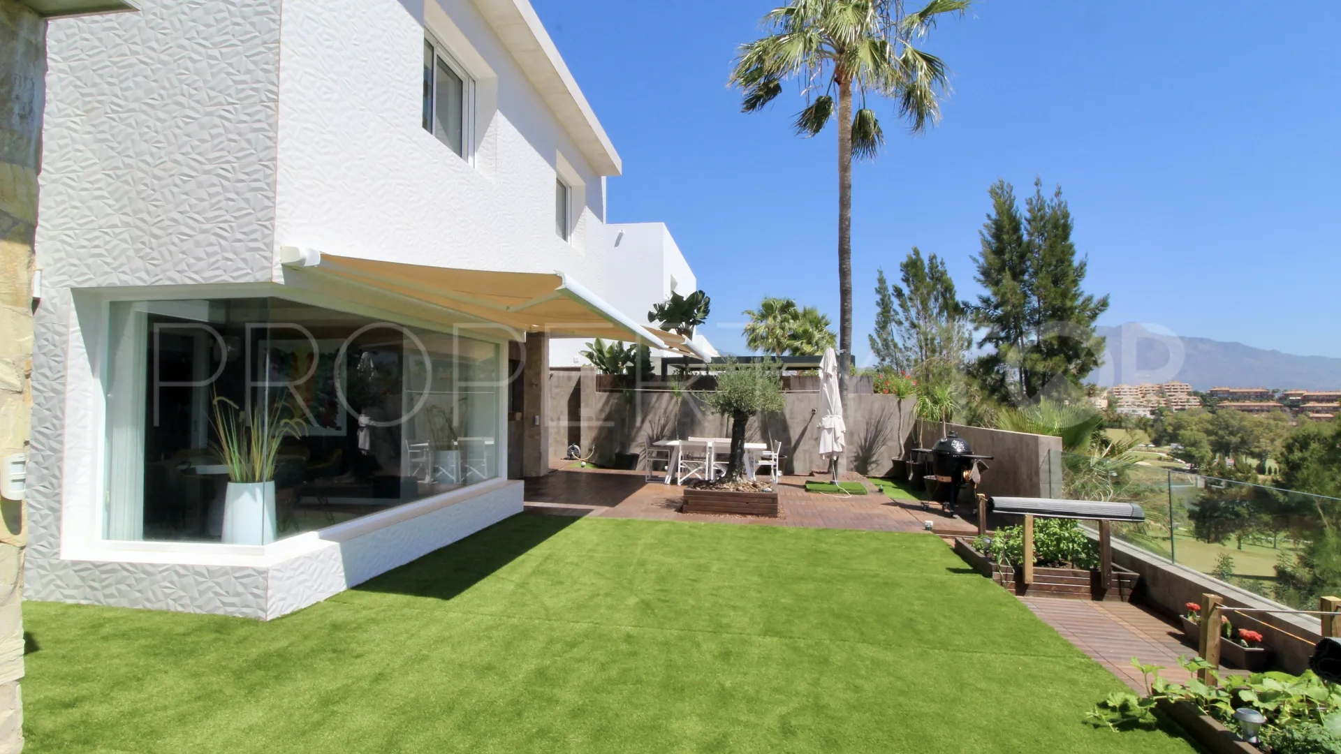Villa de 4 dormitorios en venta en Nueva Atalaya