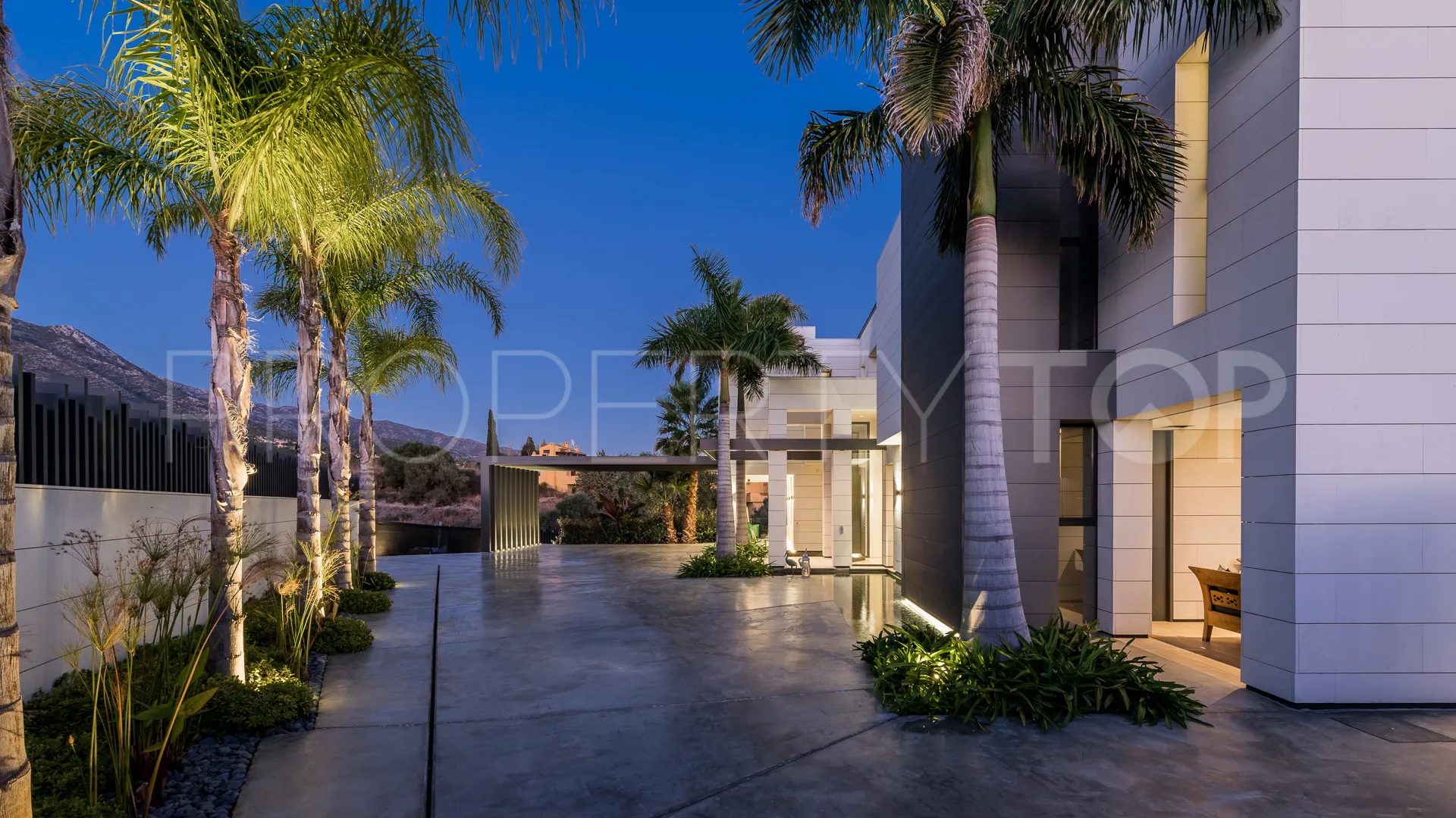 6 bedrooms Lomas del Virrey villa for sale