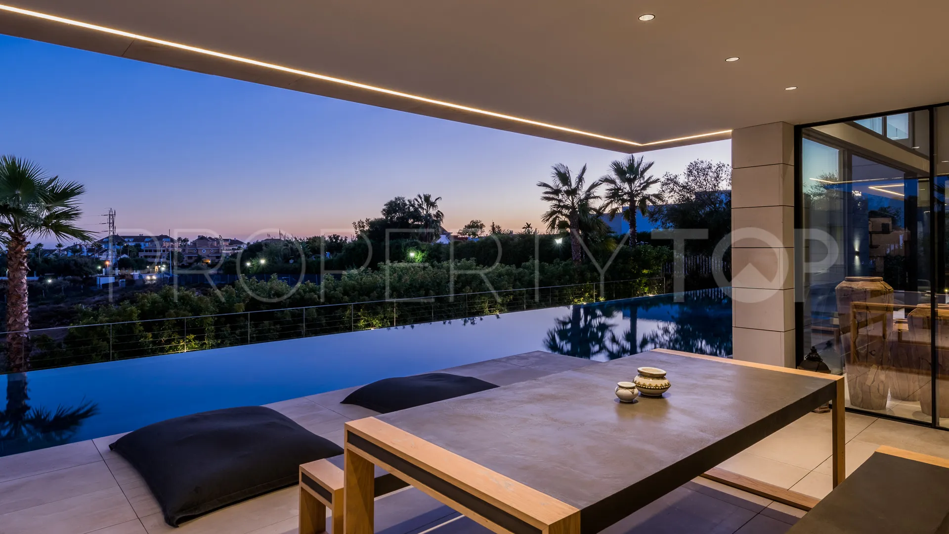 6 bedrooms Lomas del Virrey villa for sale