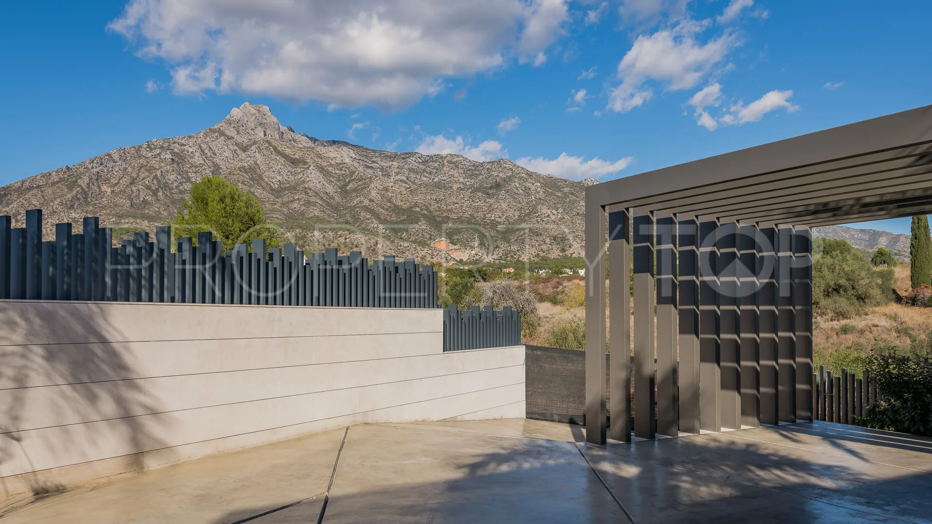 6 bedrooms Lomas del Virrey villa for sale