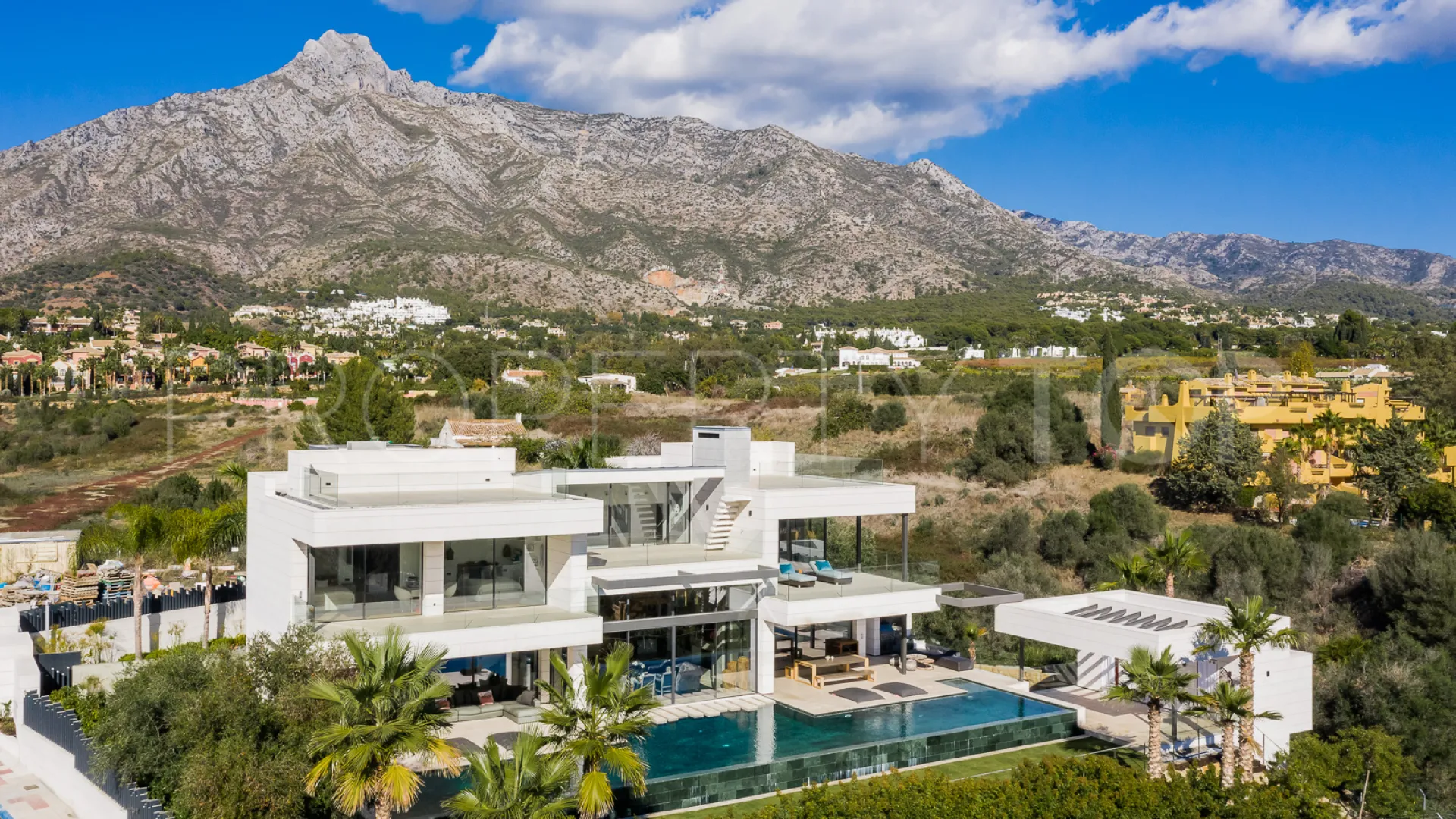 6 bedrooms Lomas del Virrey villa for sale