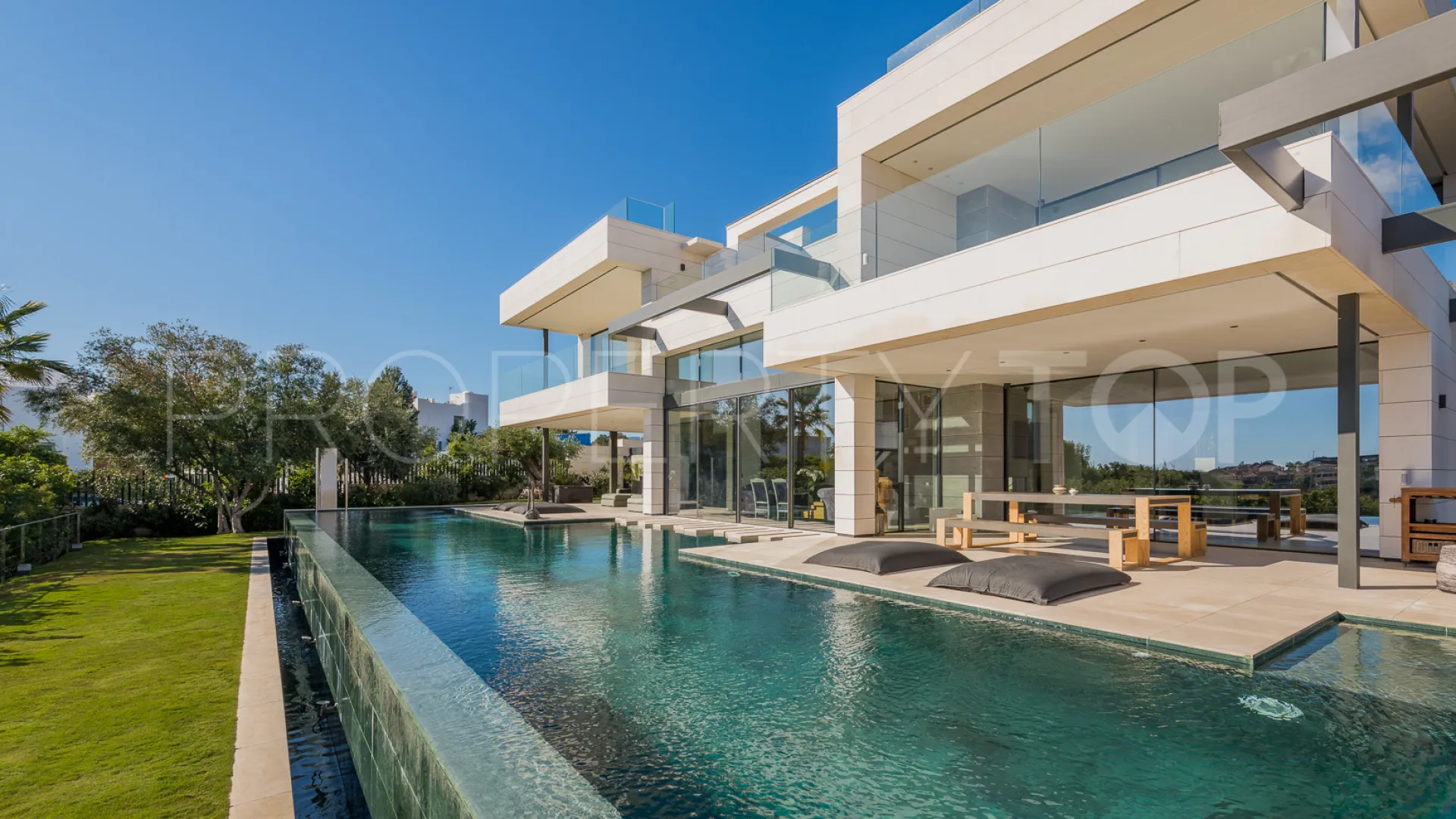 6 bedrooms Lomas del Virrey villa for sale