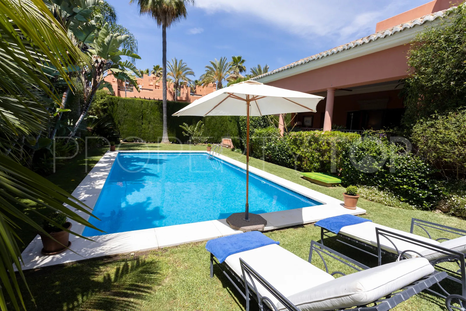 Comprar villa en Marbella Golden Mile con 5 dormitorios