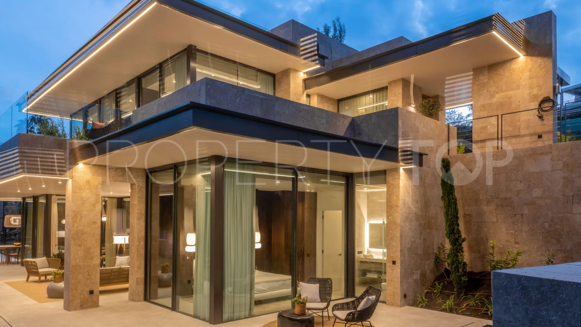 6 bedrooms Nueva Andalucia villa for sale