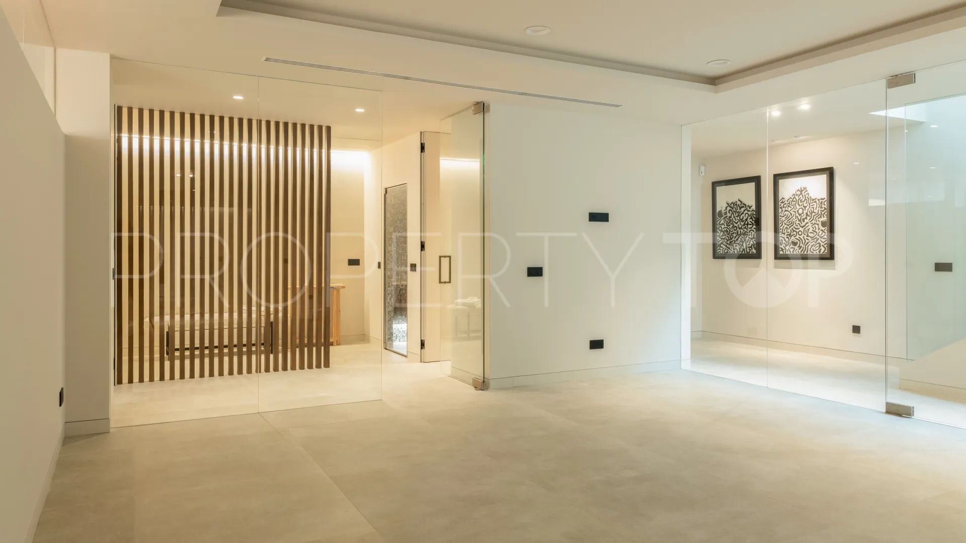 6 bedrooms Nueva Andalucia villa for sale