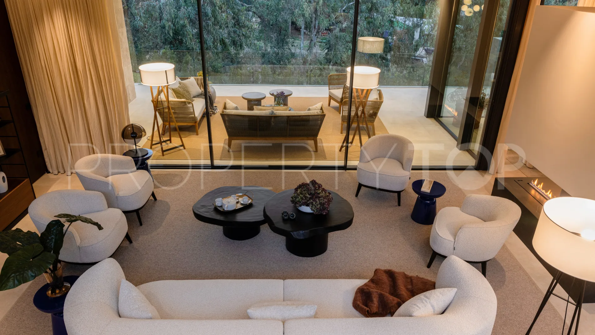 6 bedrooms Nueva Andalucia villa for sale