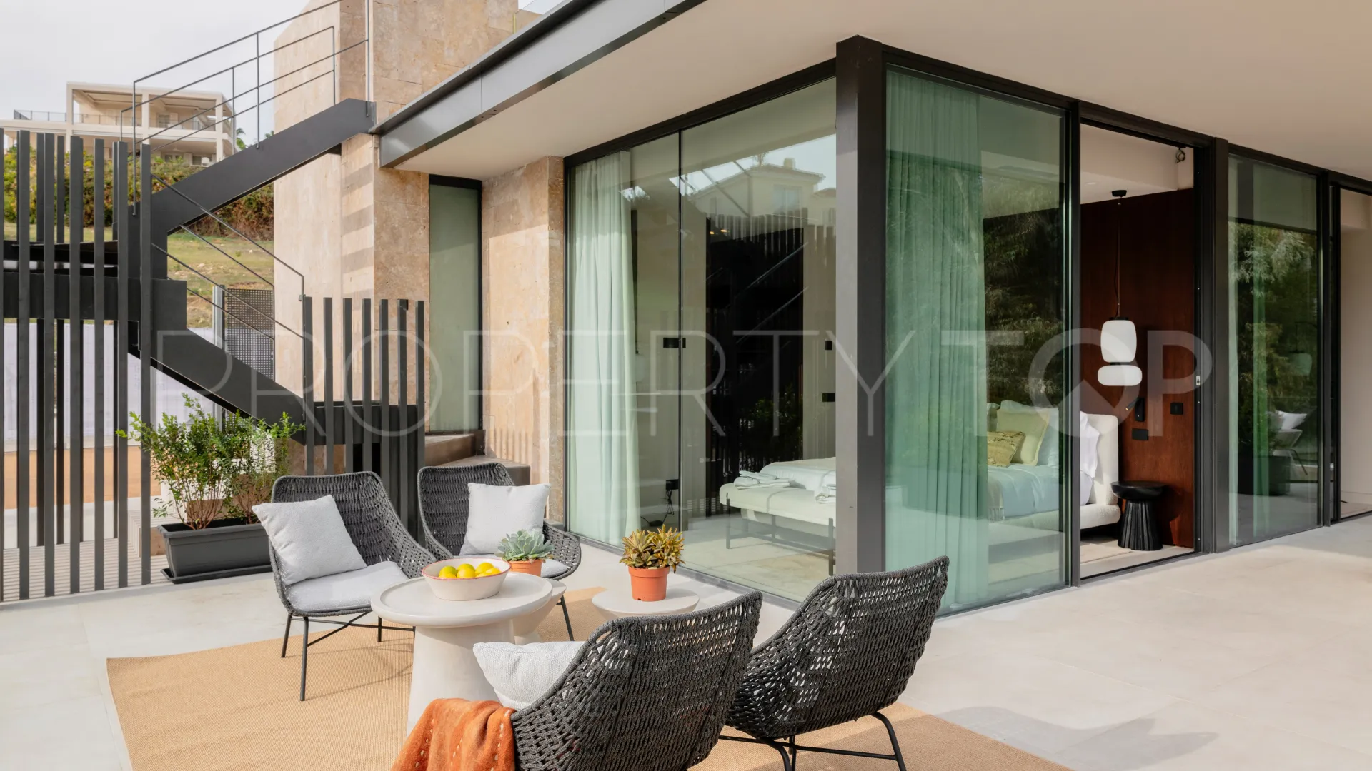 6 bedrooms Nueva Andalucia villa for sale