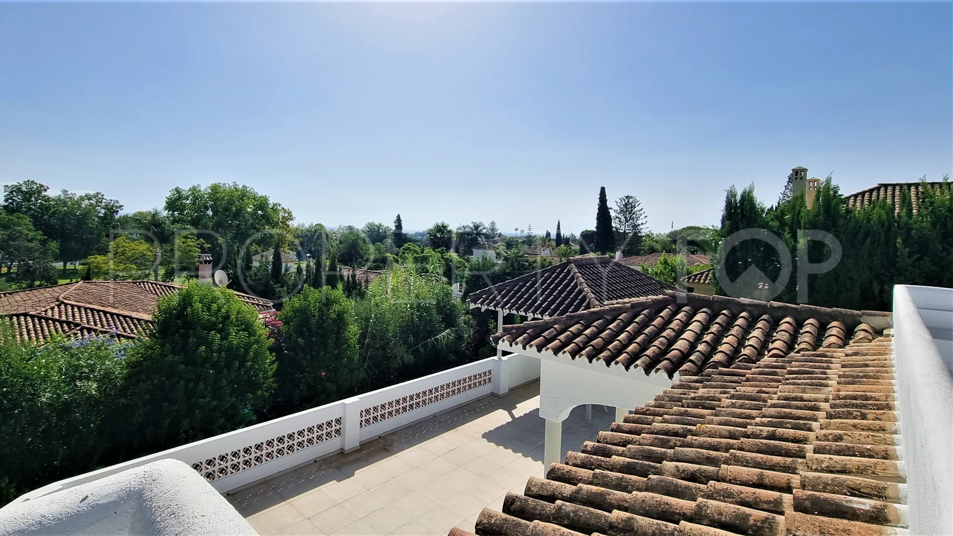 For sale villa in Guadalmina Alta with 5 bedrooms