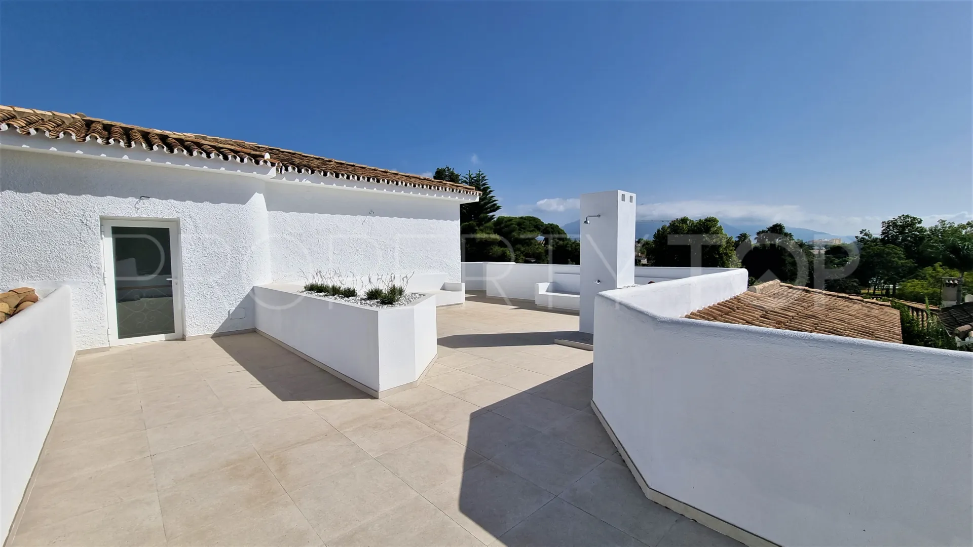 For sale villa in Guadalmina Alta with 5 bedrooms