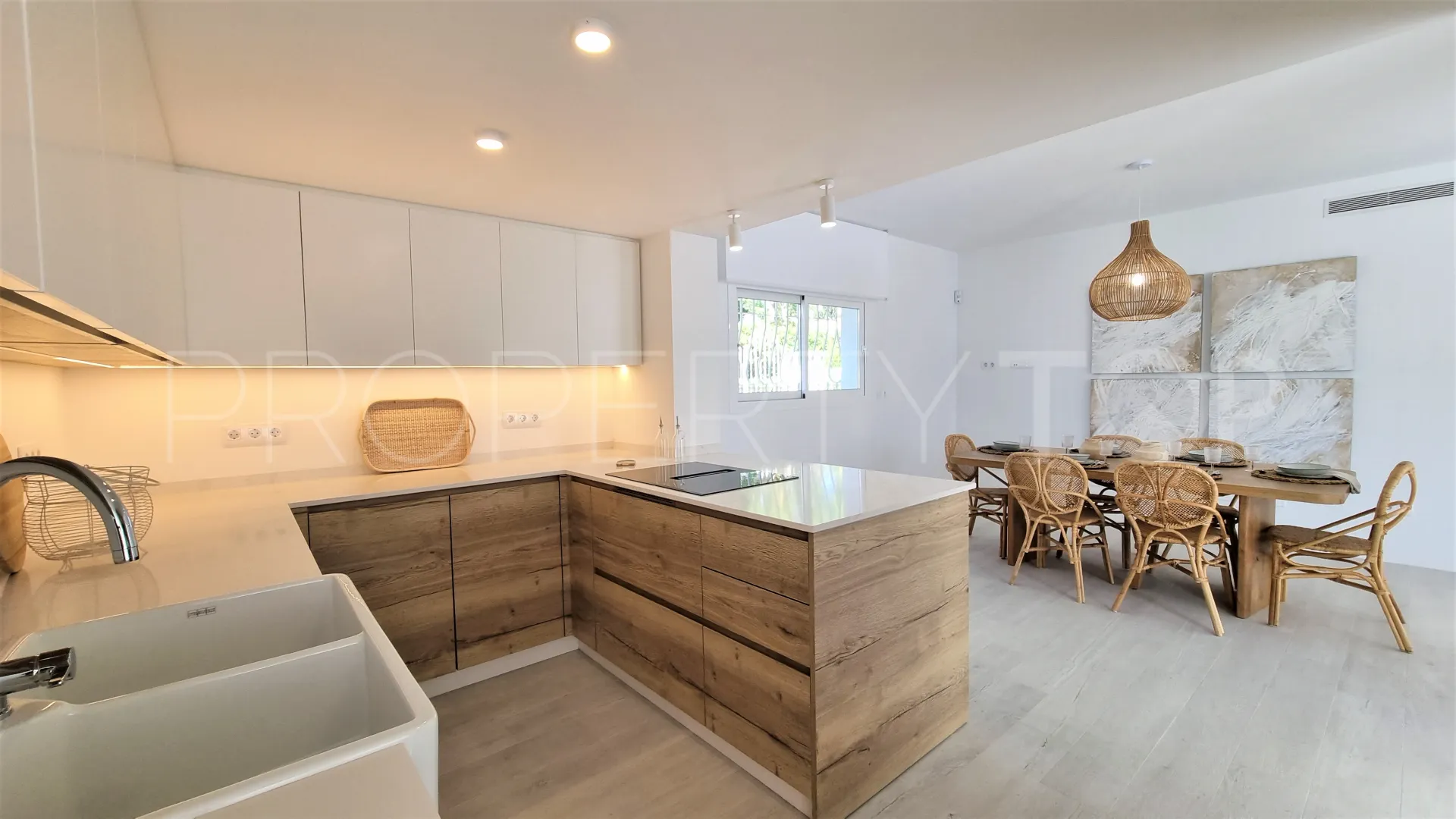 For sale villa in Guadalmina Alta with 5 bedrooms