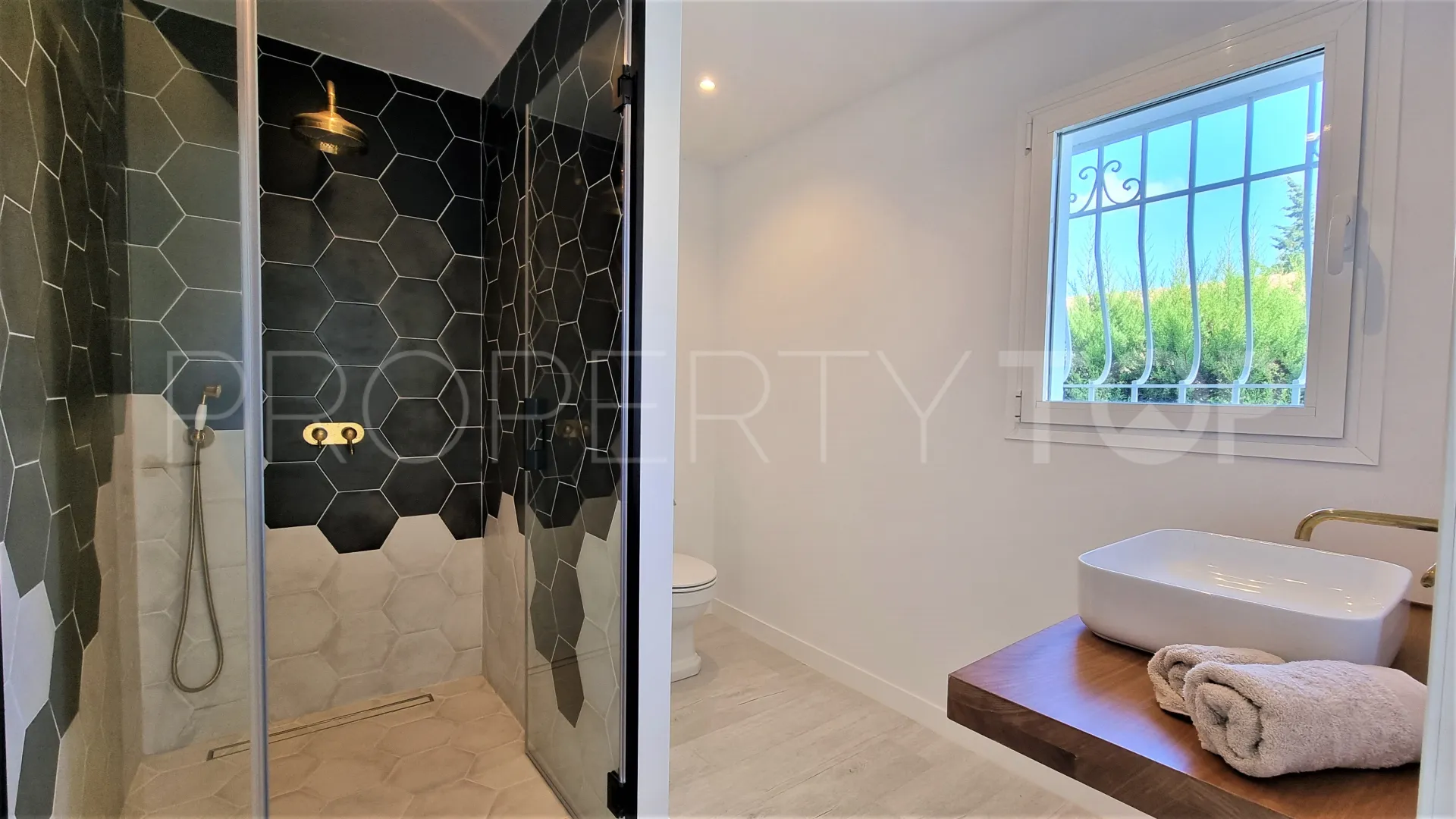 For sale villa in Guadalmina Alta with 5 bedrooms