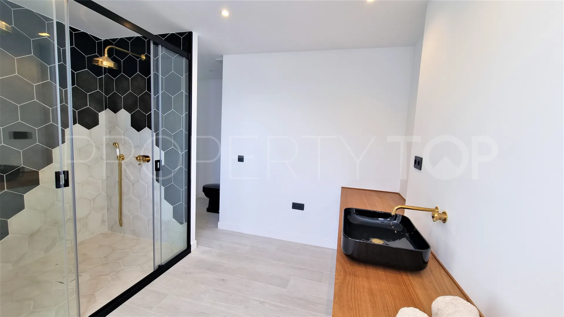 For sale villa in Guadalmina Alta with 5 bedrooms