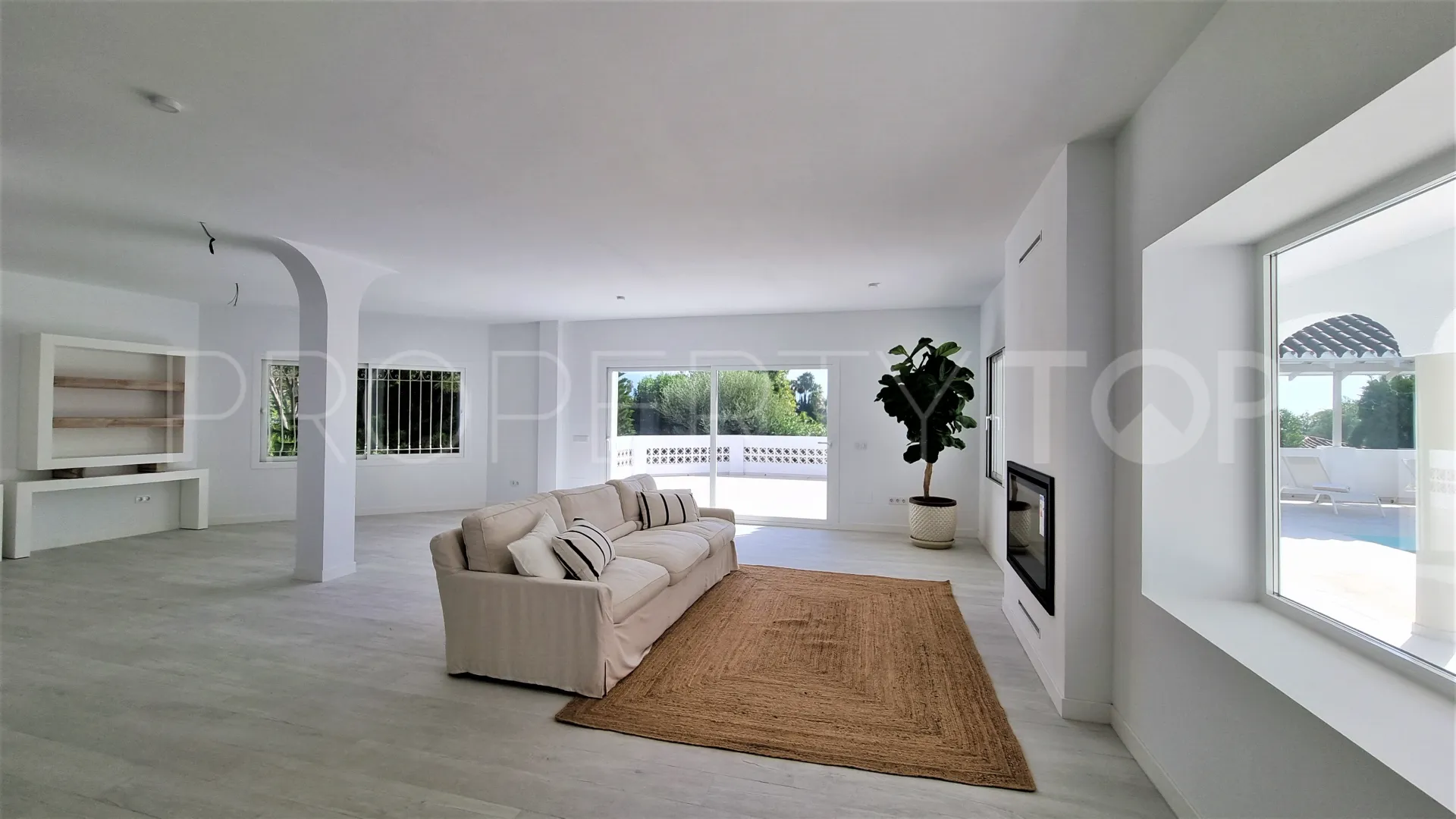For sale villa in Guadalmina Alta with 5 bedrooms