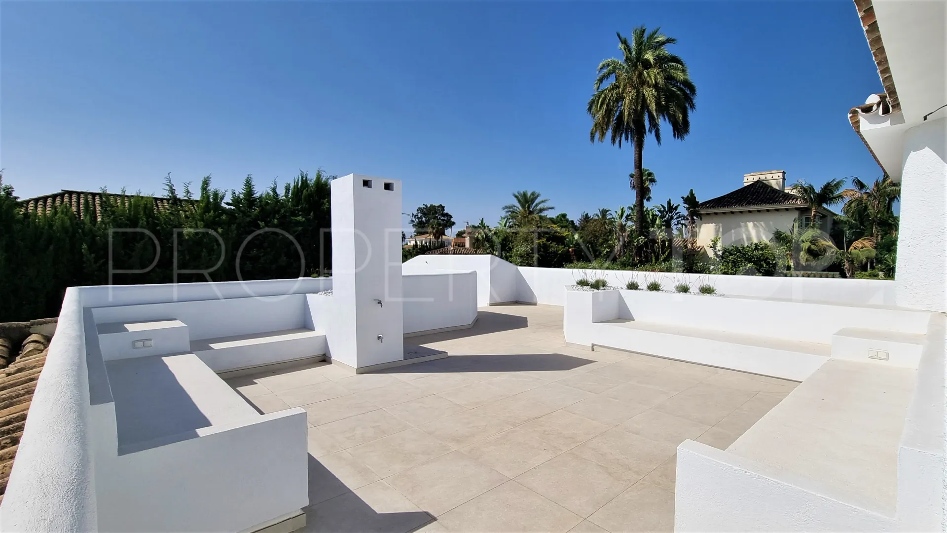 For sale villa in Guadalmina Alta with 5 bedrooms