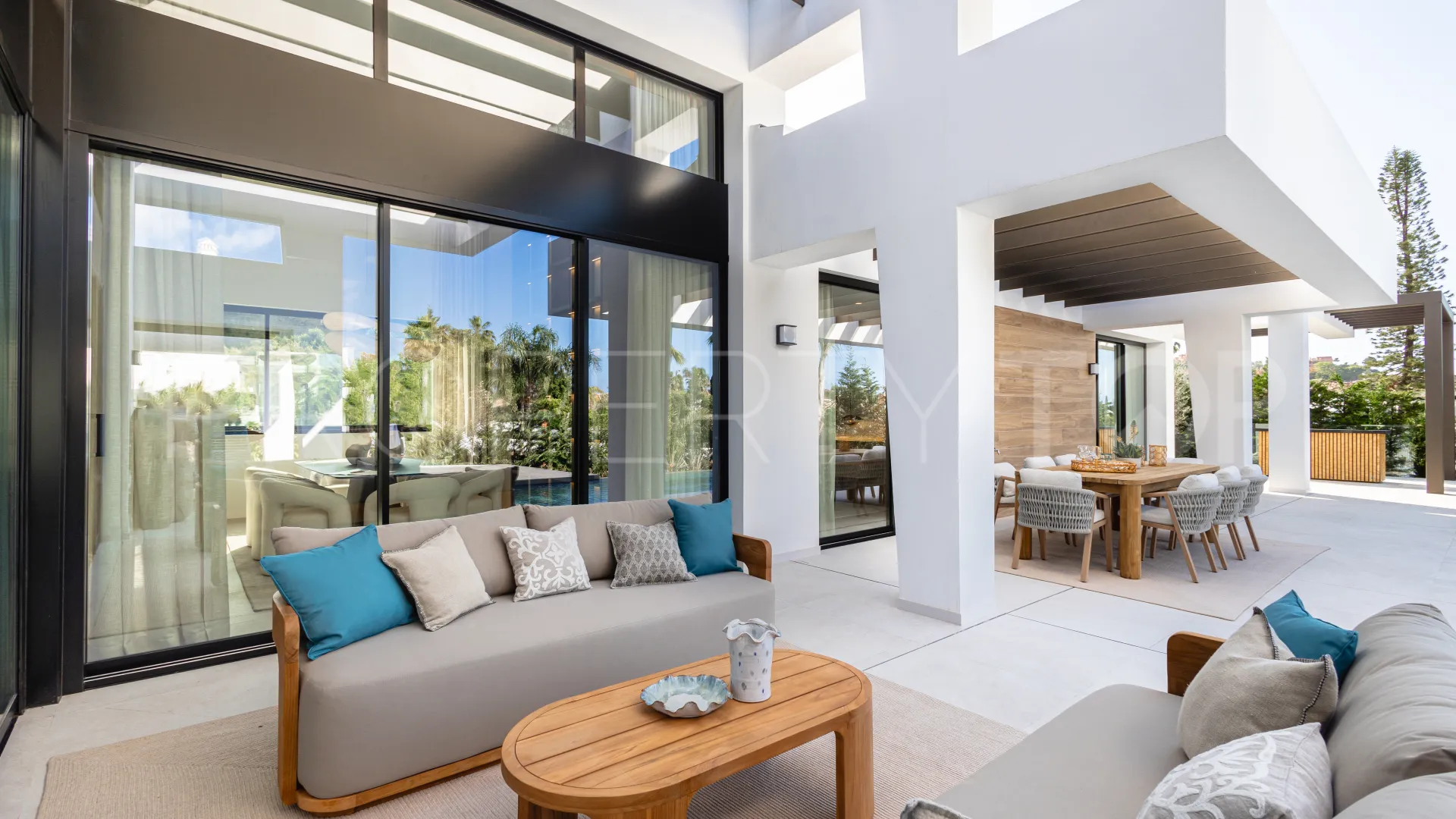 For sale villa in Los Naranjos Golf
