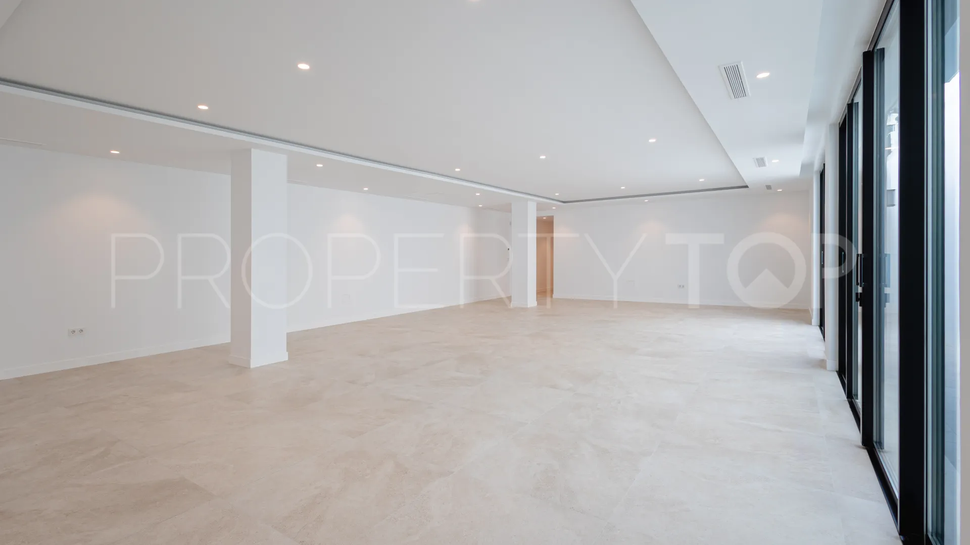 For sale villa in Los Naranjos Golf
