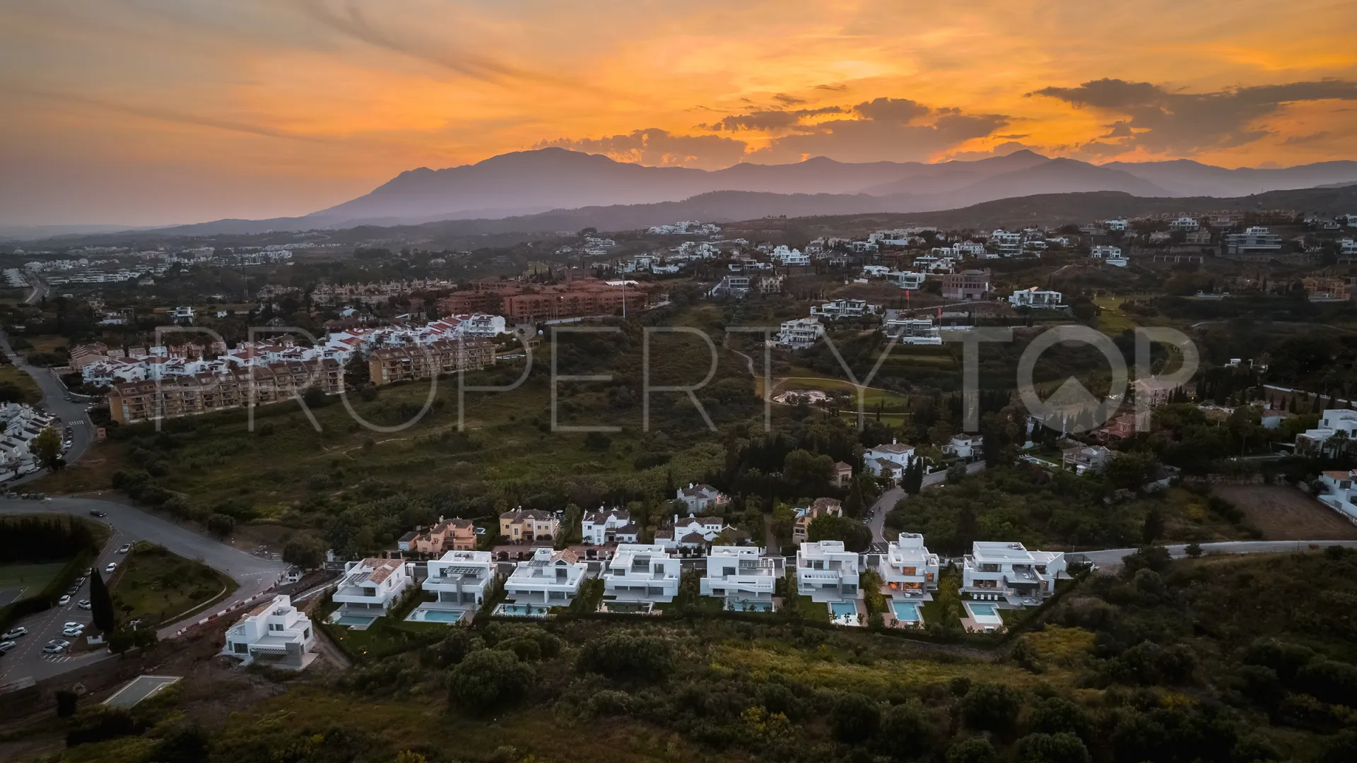 Villa for sale in Paraiso Alto with 5 bedrooms