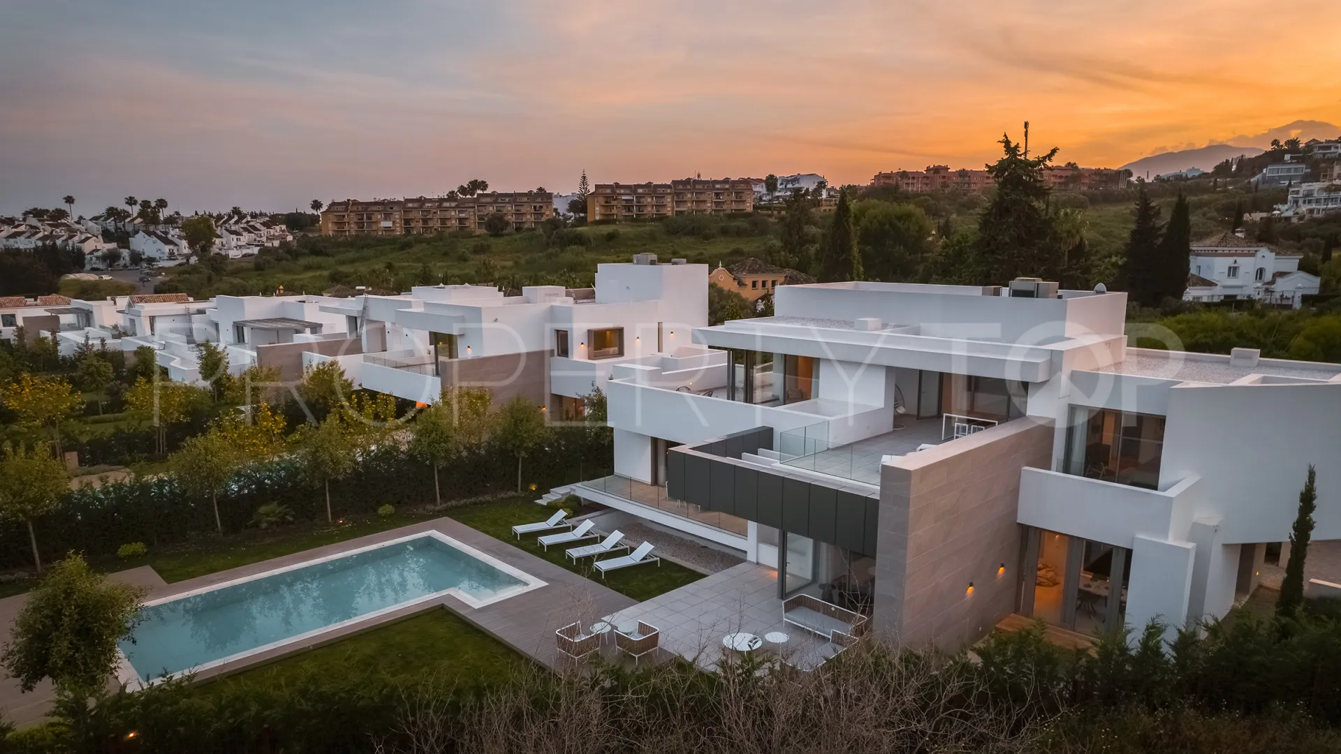 Villa for sale in Paraiso Alto with 5 bedrooms