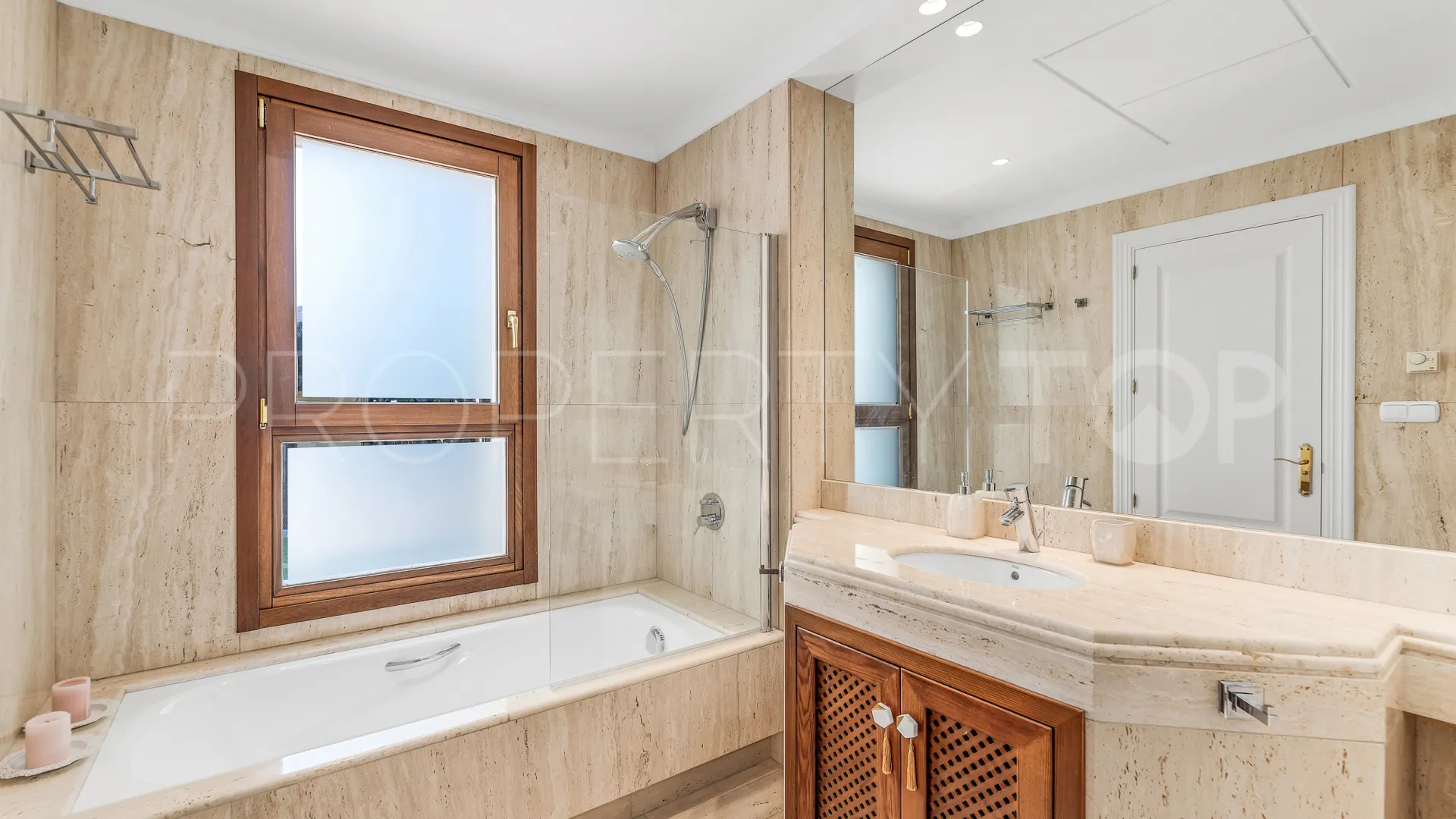 Nueva Andalucia 7 bedrooms villa for sale