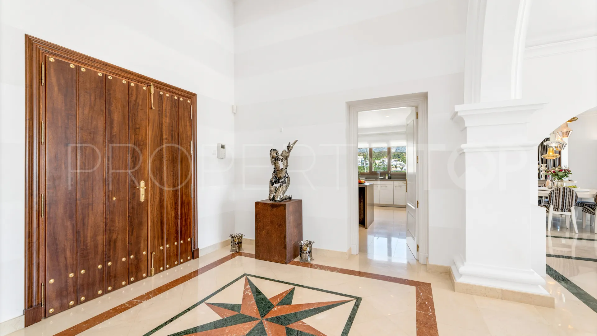Nueva Andalucia 7 bedrooms villa for sale