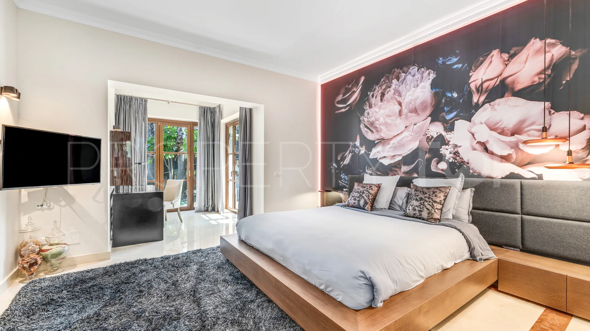 Nueva Andalucia 7 bedrooms villa for sale