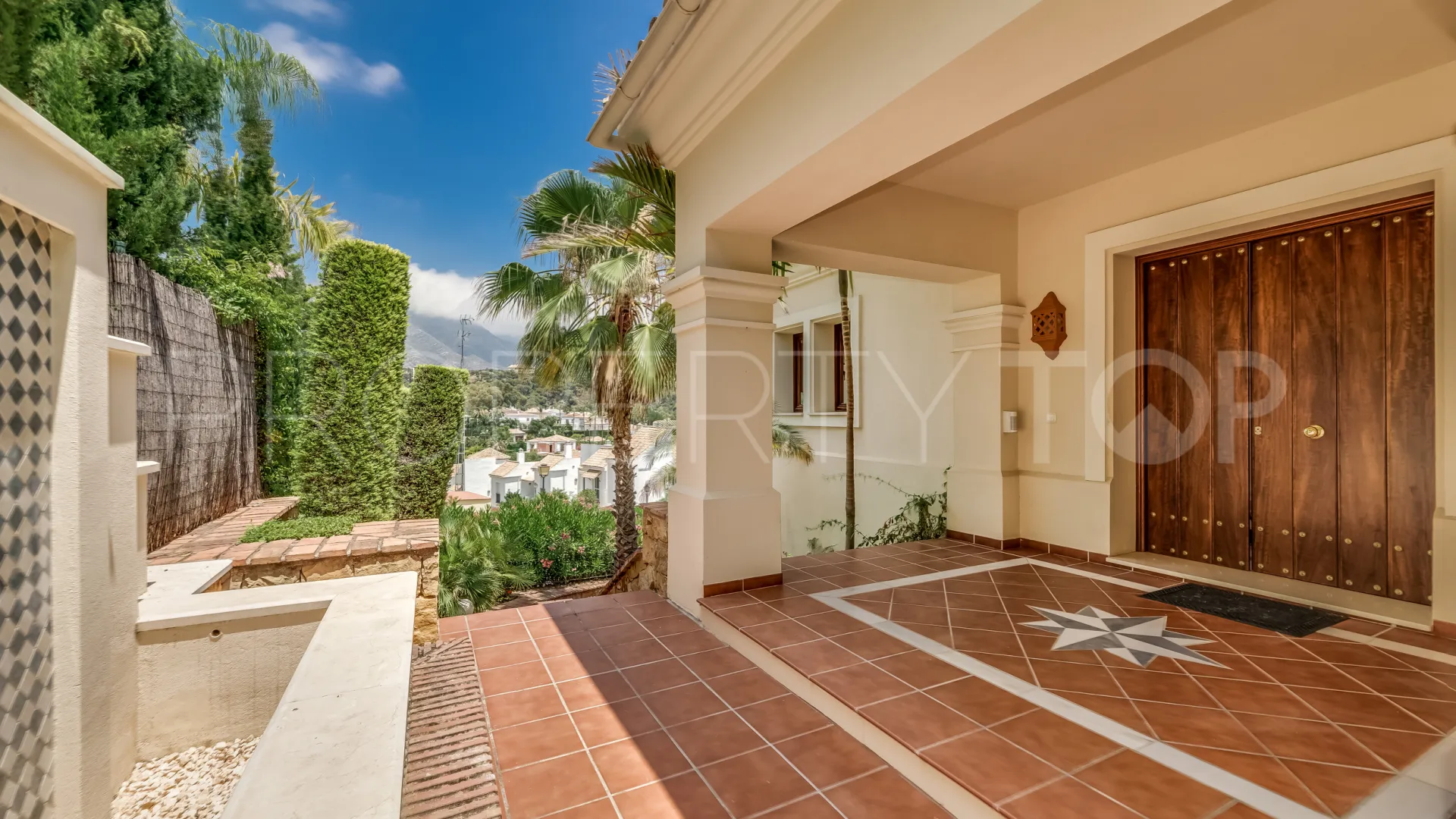 Nueva Andalucia 7 bedrooms villa for sale