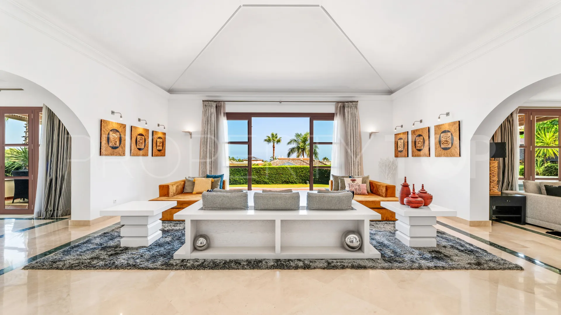 Nueva Andalucia 7 bedrooms villa for sale