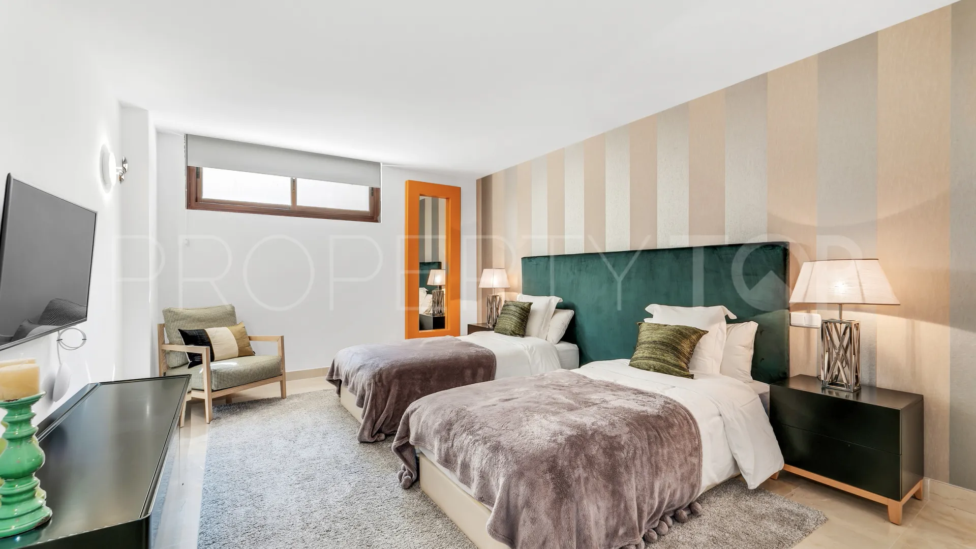 Nueva Andalucia 7 bedrooms villa for sale