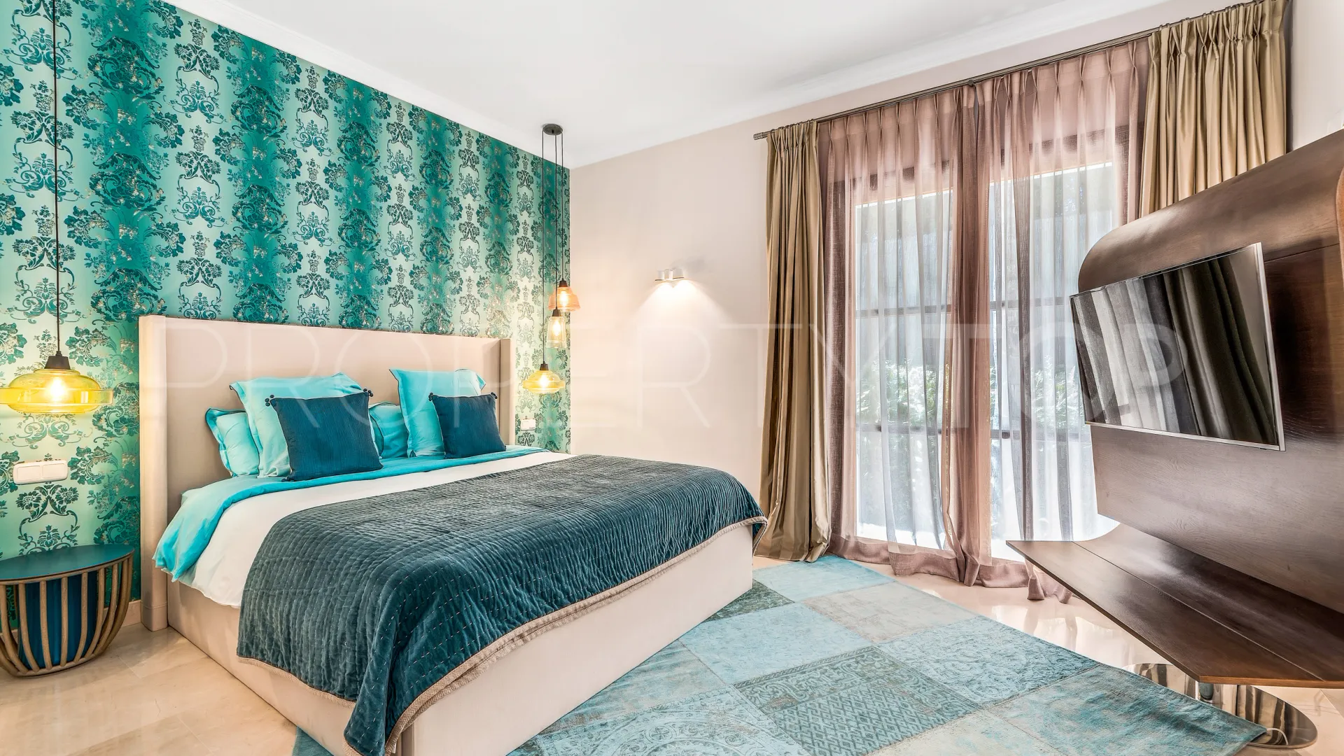 Nueva Andalucia 7 bedrooms villa for sale