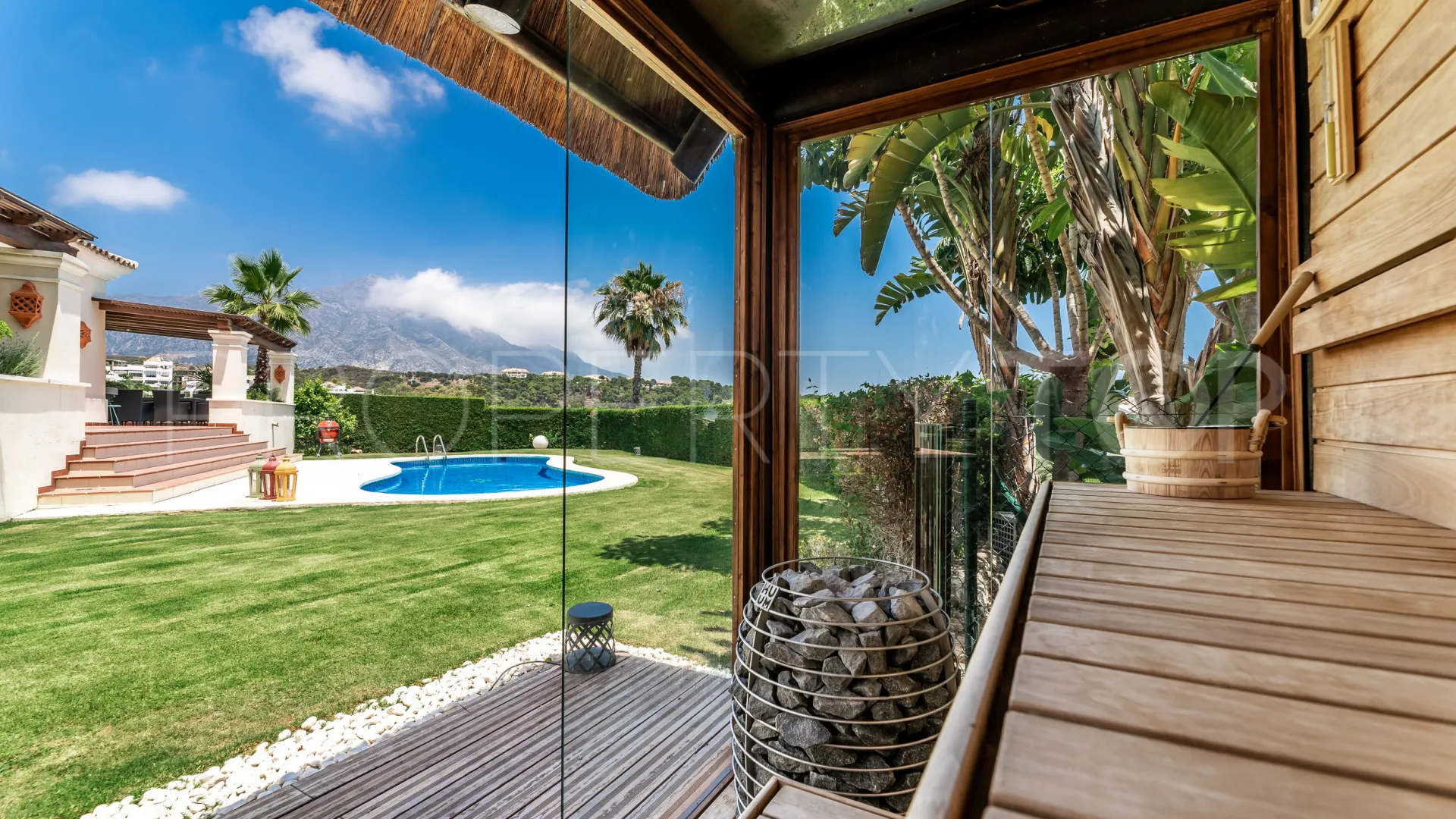 Nueva Andalucia 7 bedrooms villa for sale