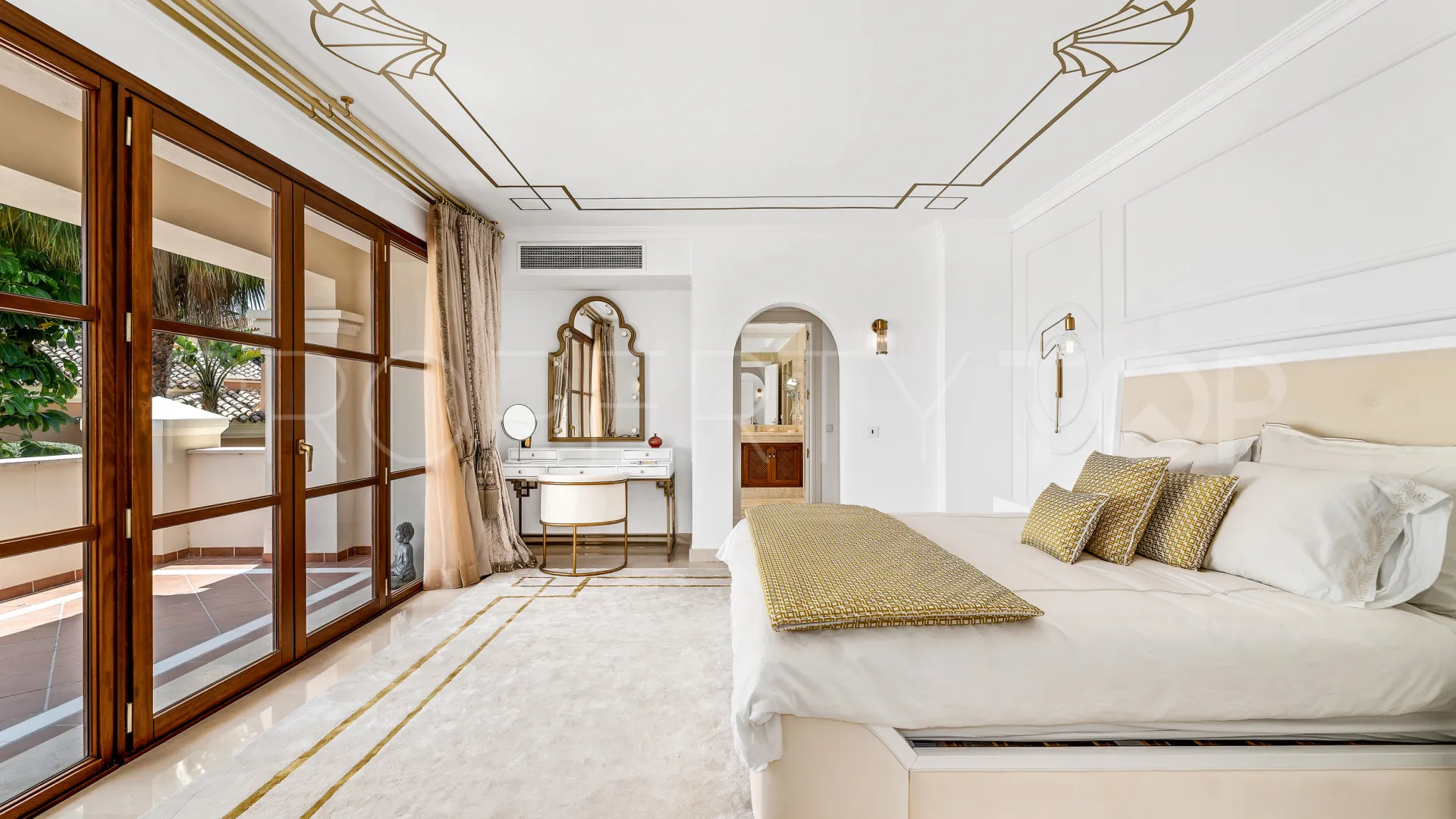 Nueva Andalucia 7 bedrooms villa for sale