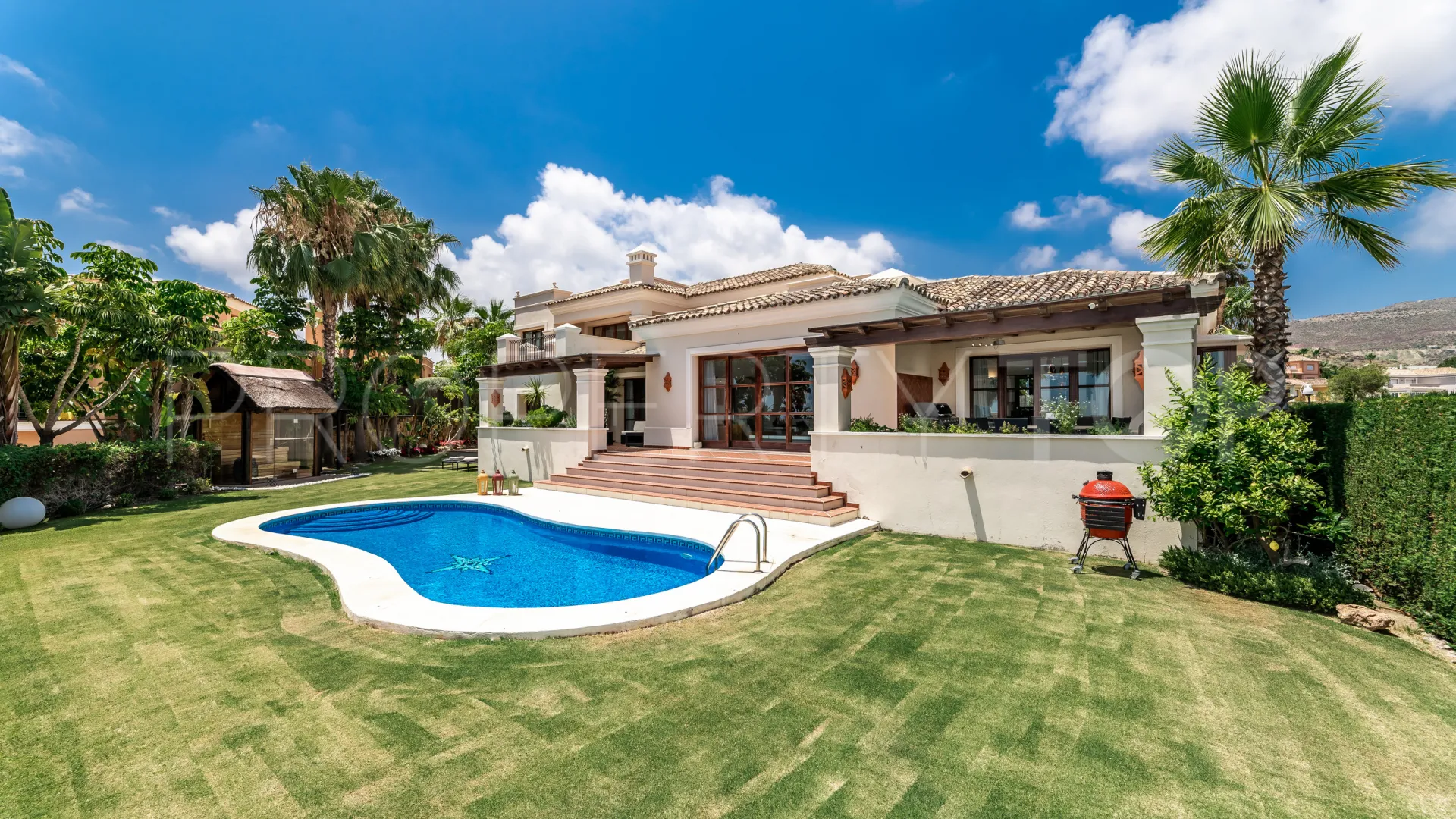 Nueva Andalucia 7 bedrooms villa for sale