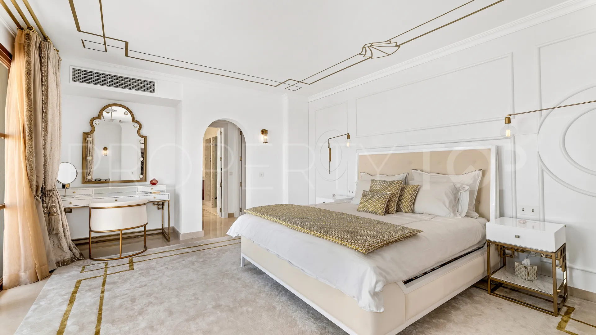 Nueva Andalucia 7 bedrooms villa for sale