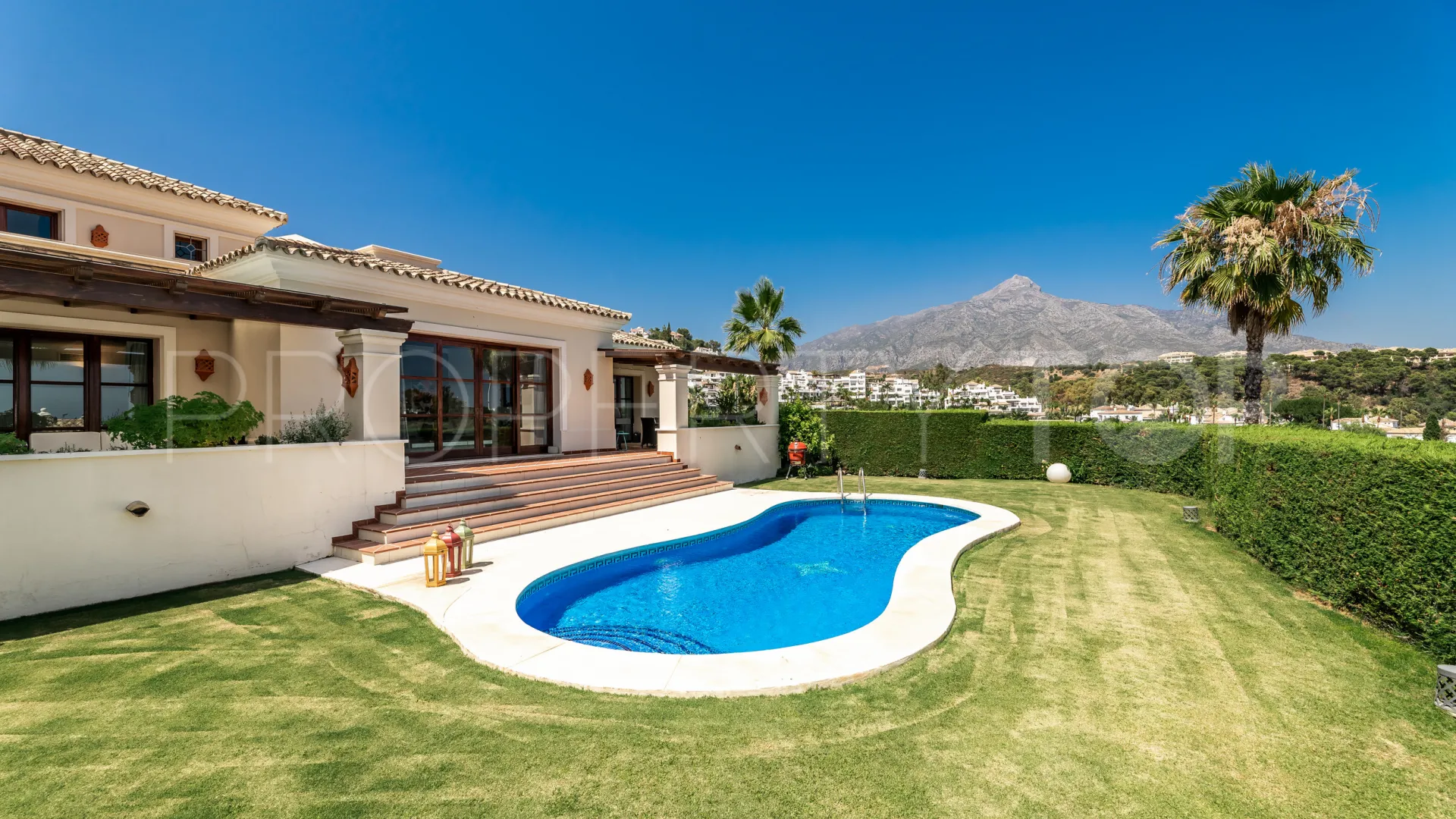 Nueva Andalucia 7 bedrooms villa for sale